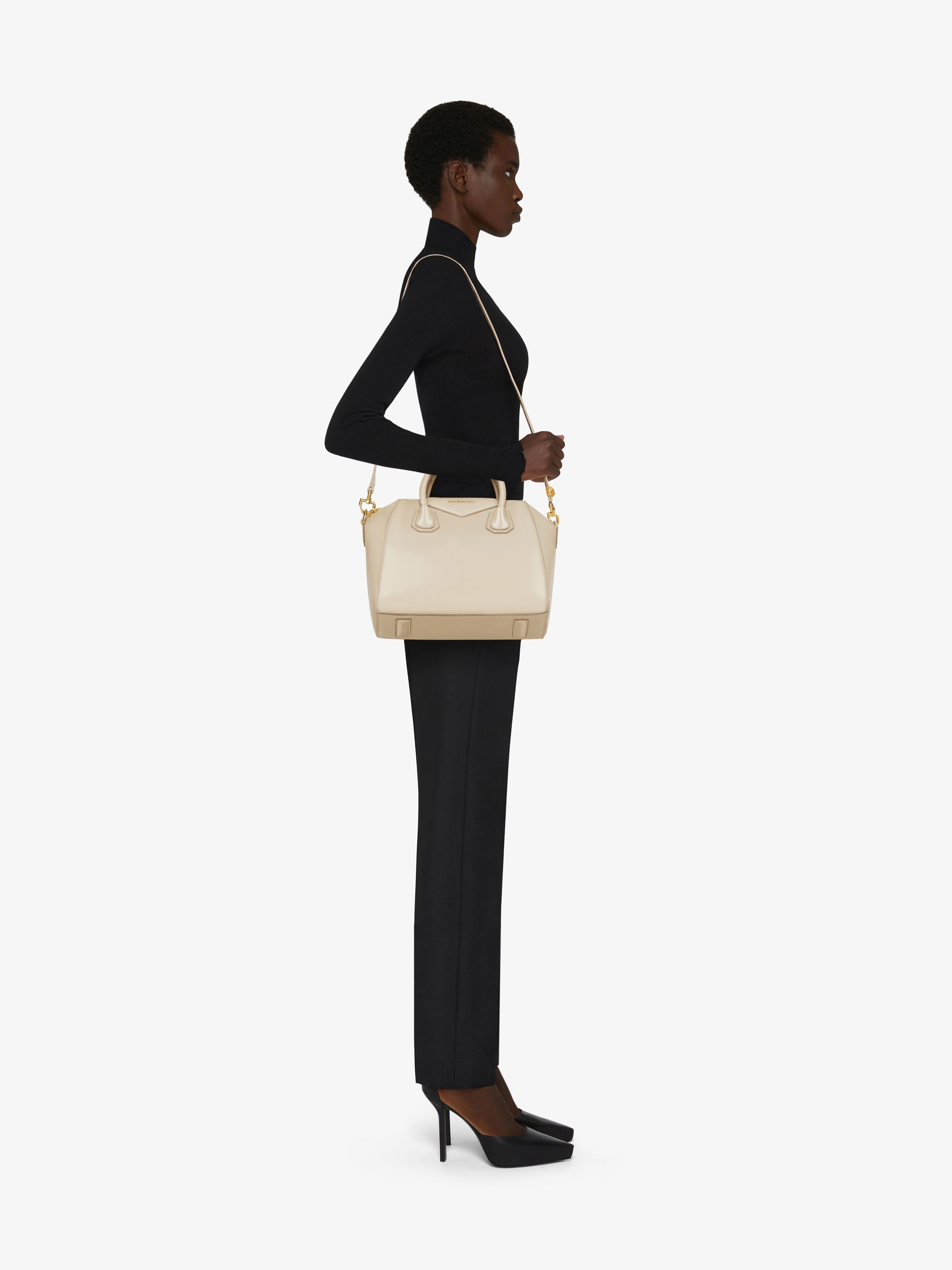SMALL ANTIGONA BAG IN BOX LEATHER - 3
