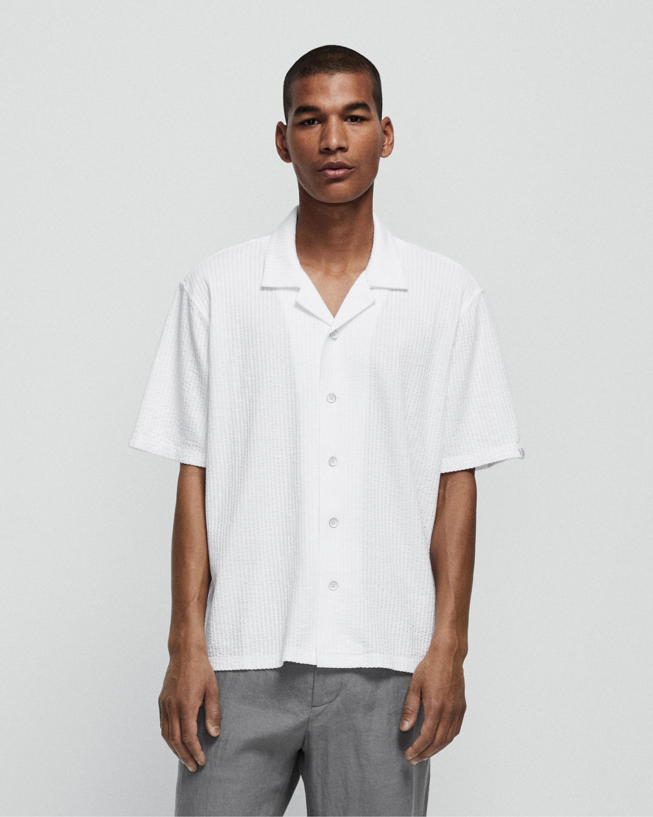 Avery Knit Seersucker Shirt
Classic Fit Shirt - 2