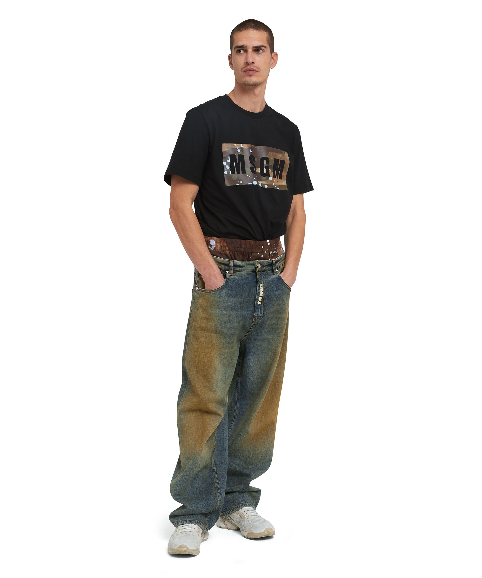 T-Shirt with box logo camo graphic - 5