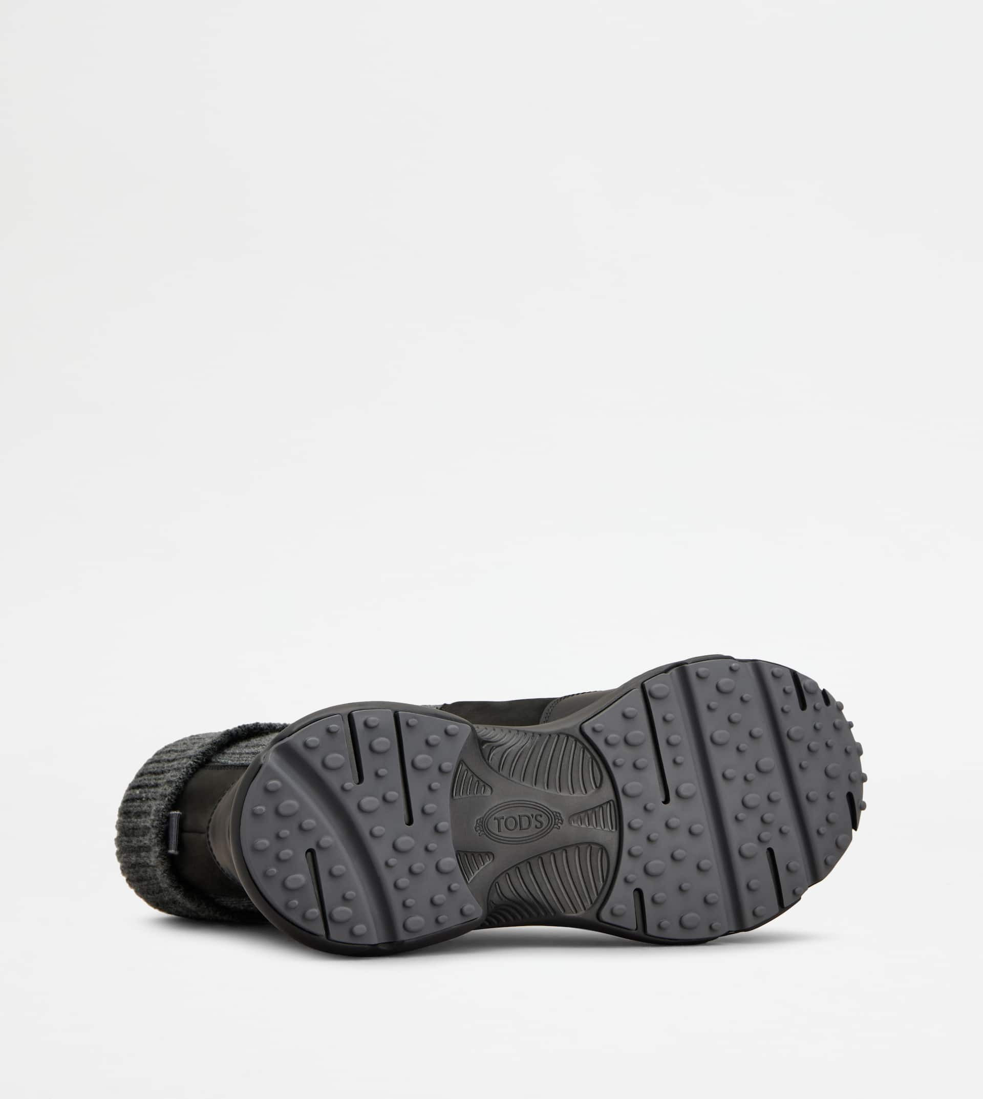 CHELSEA BOOTS IN NUBUCK AND KNIT - BLACK - 4