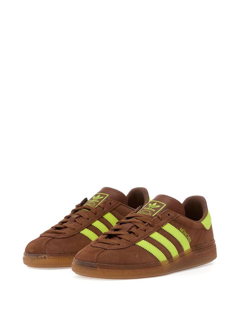 adidas Muenchen three-stripes sneakers outlook