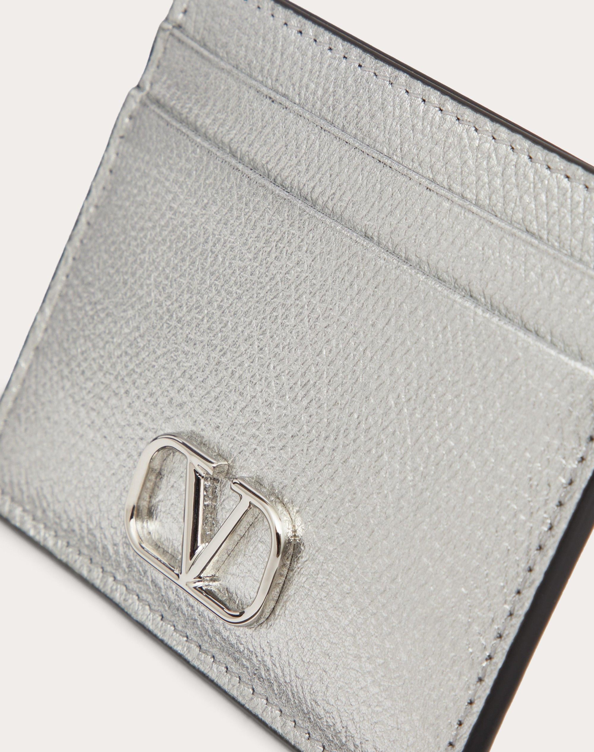 VLOGO SIGNATURE METALLIC GRAINY CALFSKIN CARDHOLDER - 2