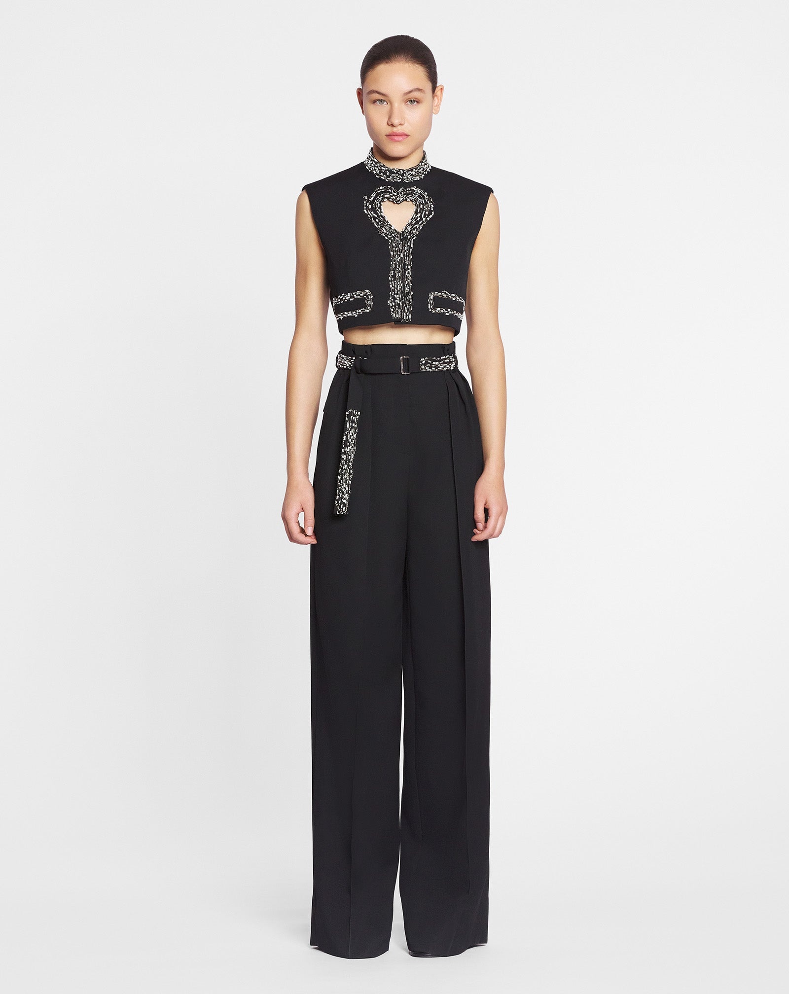 SHORT SLEEVELESS JACKET WITH A HEART DETAIL - 2