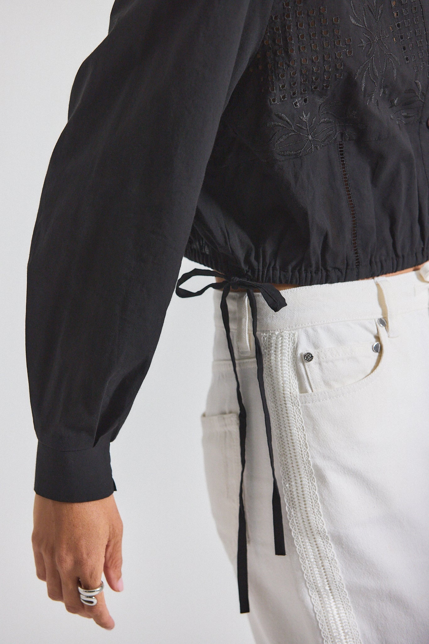 MALORY GARDEN TILE EYELET BLOUSE - 4
