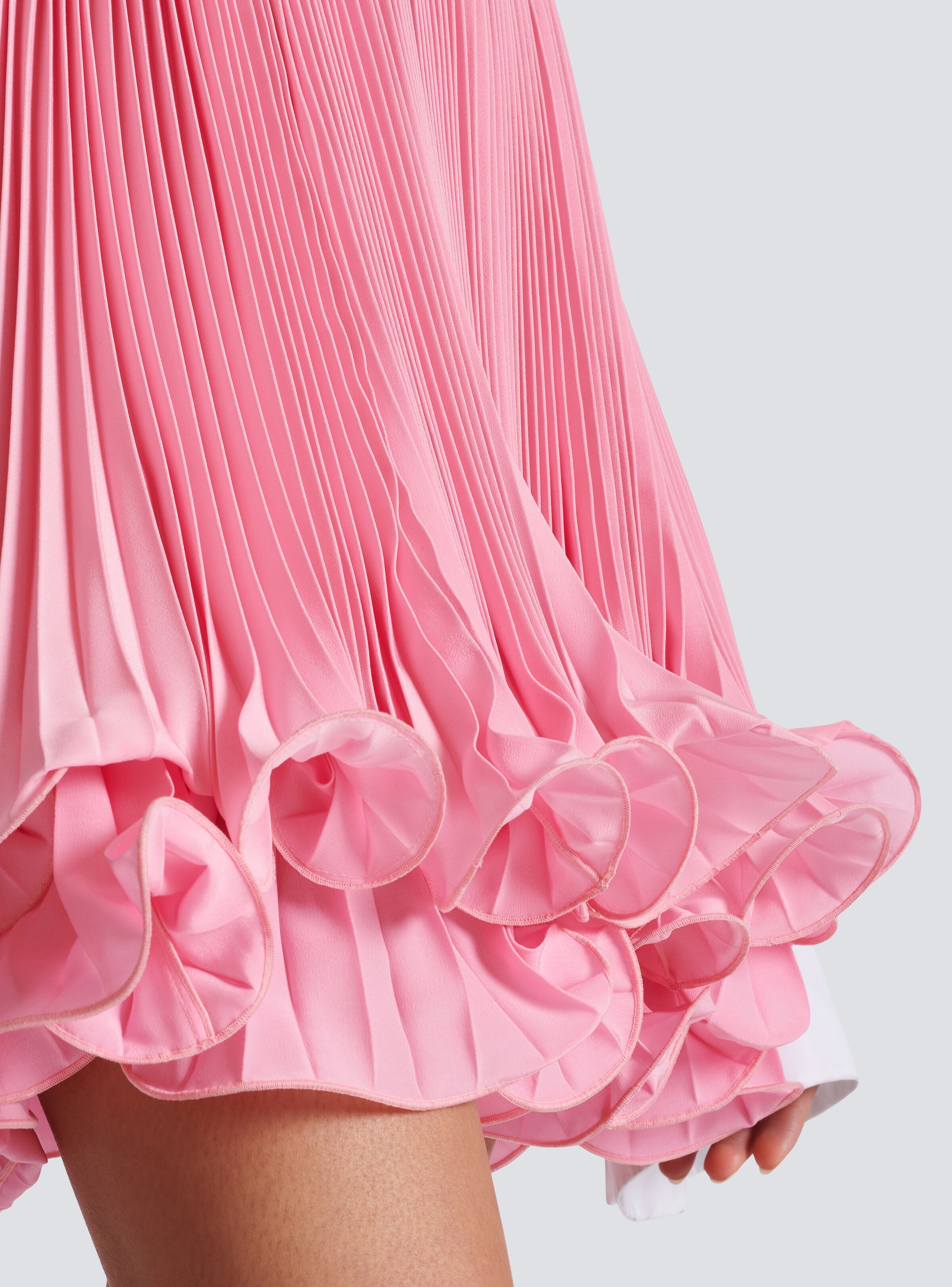 Pleated skirt with ruffles - 7