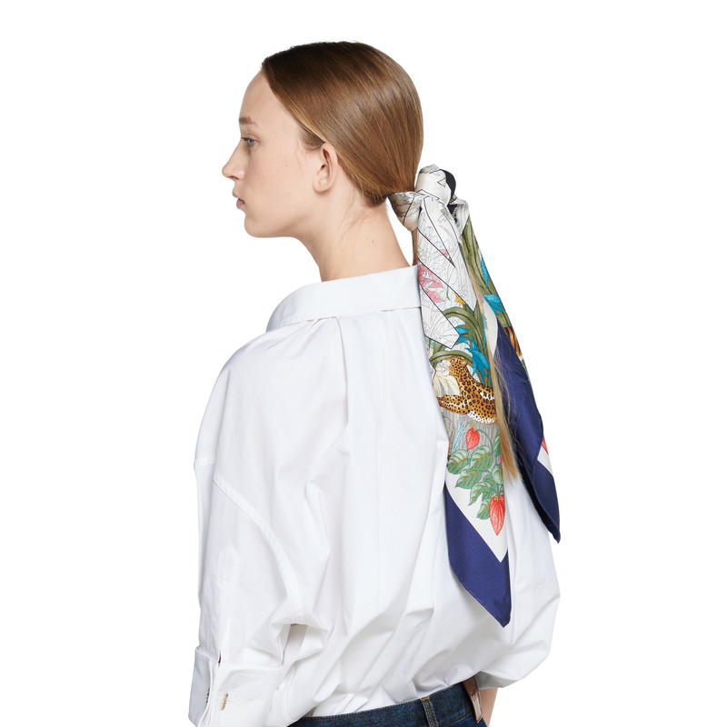 90 x 90 project printed silk carré 3