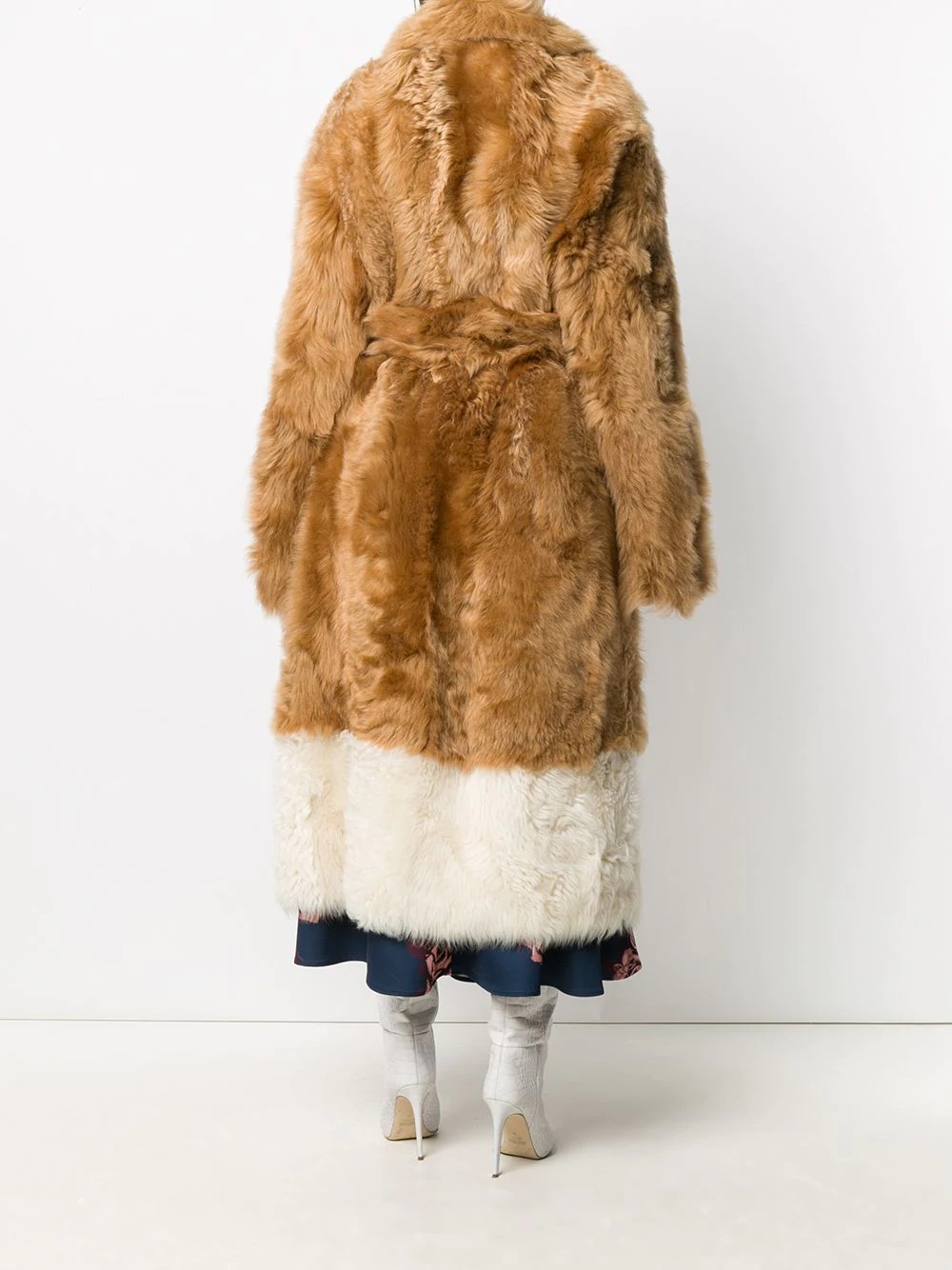 belted oversized fur coat - 4