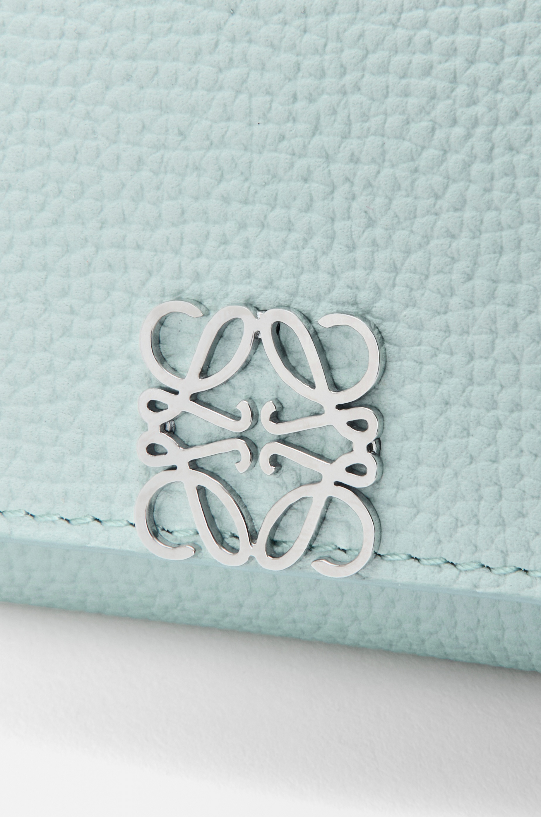 Anagram trifold wallet in pebble grained calfskin - 6
