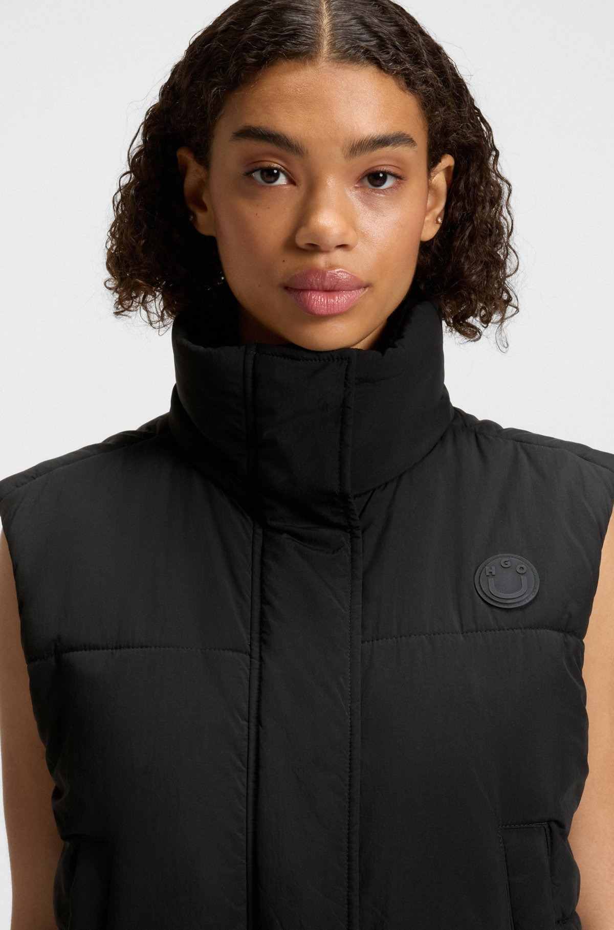WATER-REPELLENT GILET WITH SILICONE HUGO BADGE - 5