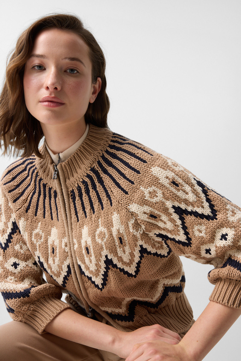 Norwegian knit jacket Aurora in Camel/black 6