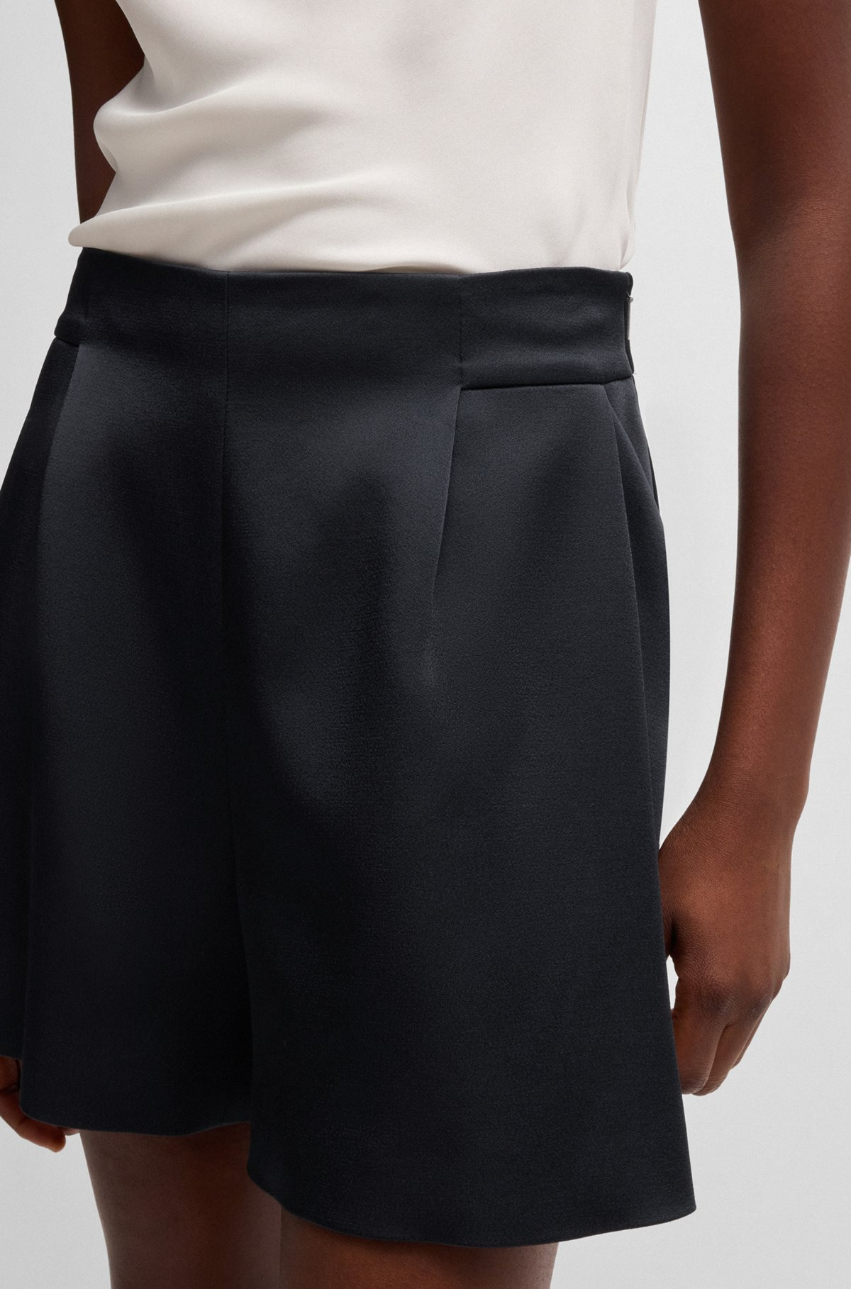 RELAXED-FIT SHORTS WITH FRONT PLEATS - 5
