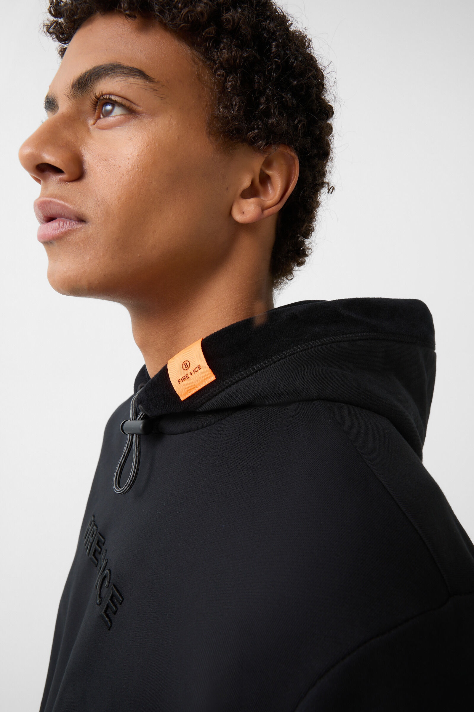 Delvin Hoodie in Black - 5