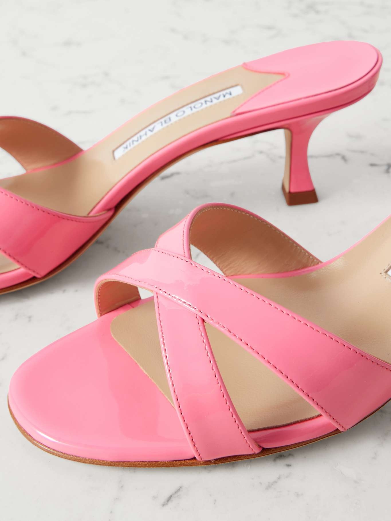 MANOLO BLAHNIK 25SS ピンクメイセイル50スエードミュールヒール Manolo Blahnik（マノロ・ブラニク）の「Manolo Blahnik Maysale