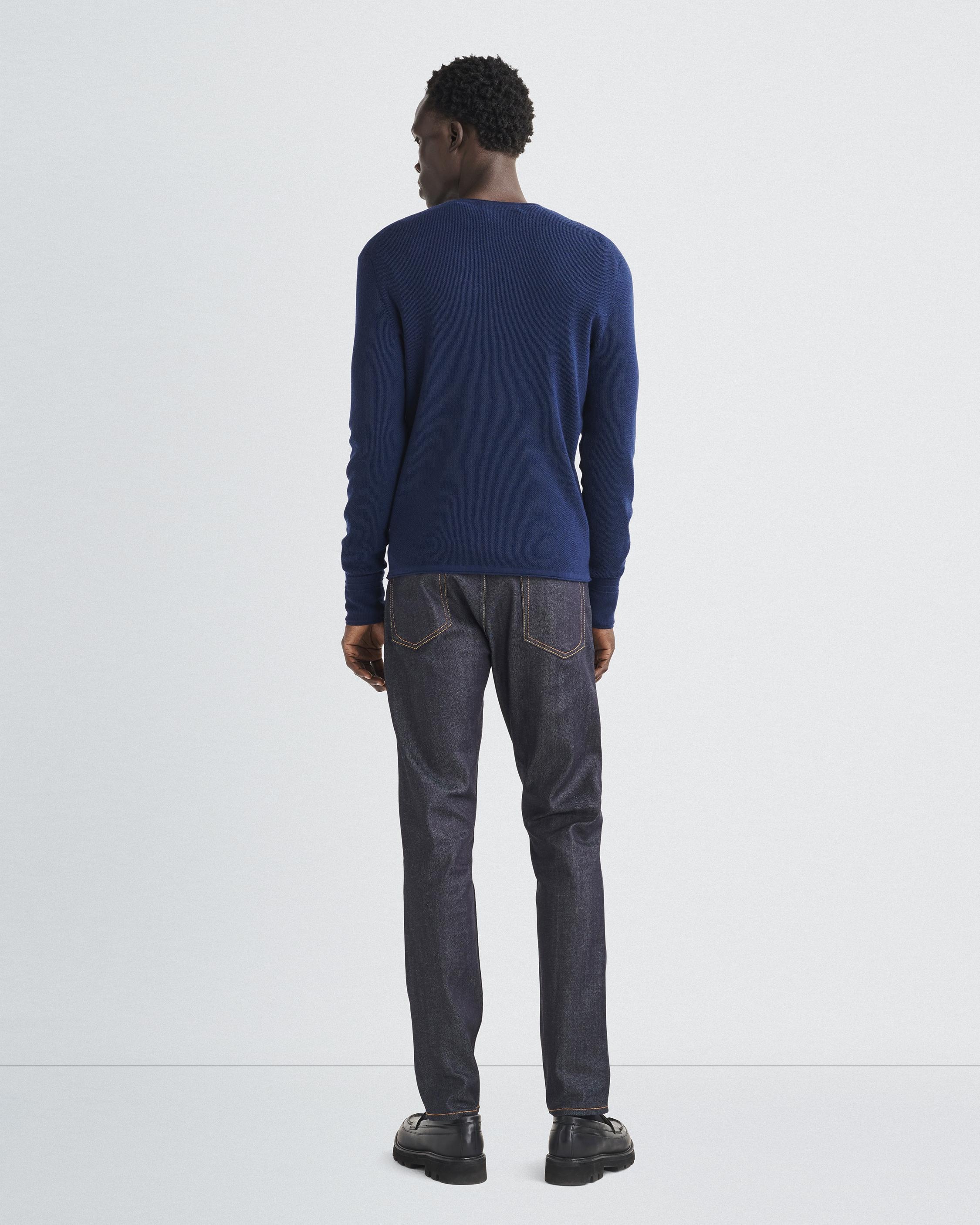 Martin Merino Crew
Classic Fit - 5