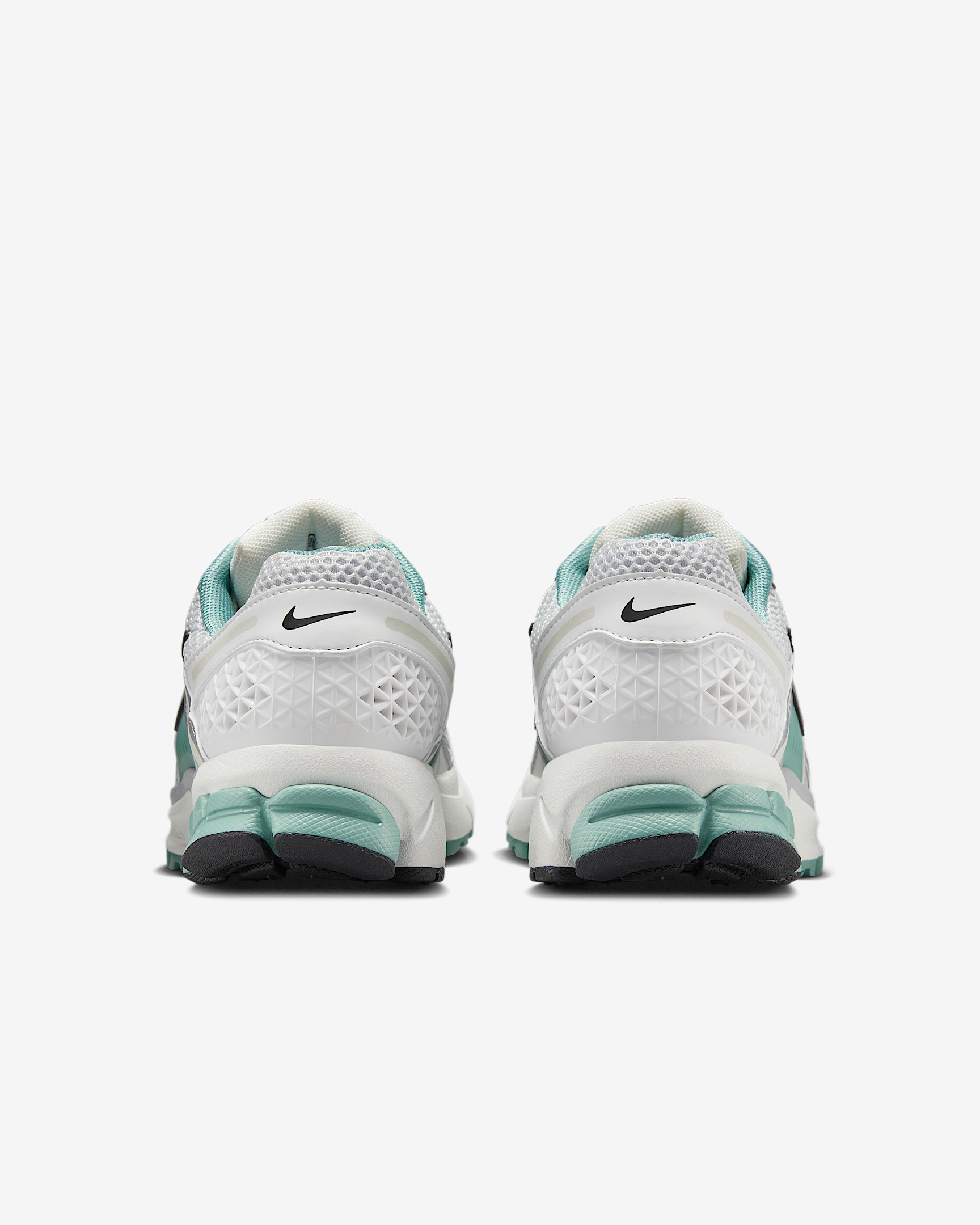 Nike Zoom Vomero 5 Women's Shoes - 6