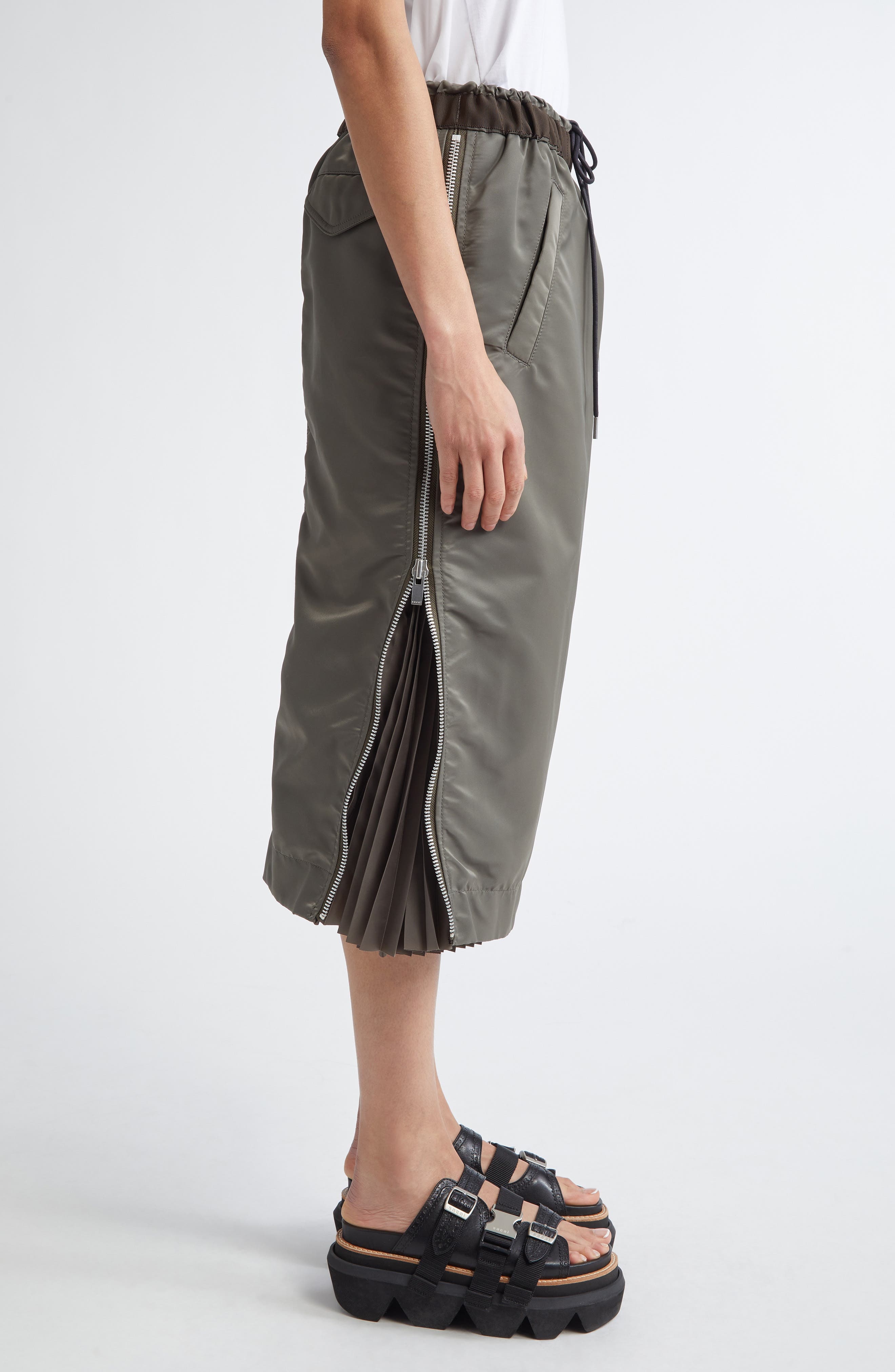 Sacai Insulated Nylon Twill Midi Skirt in Taupe at Nordstrom - 4