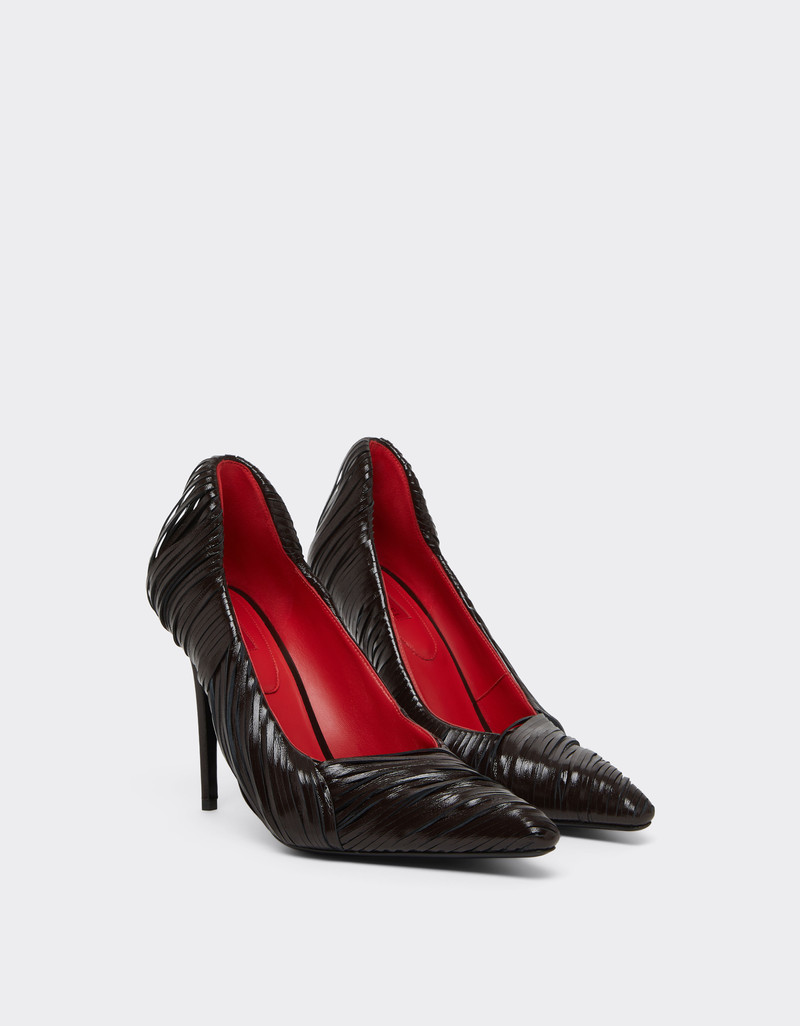 Wet-glossy leather pumps 3