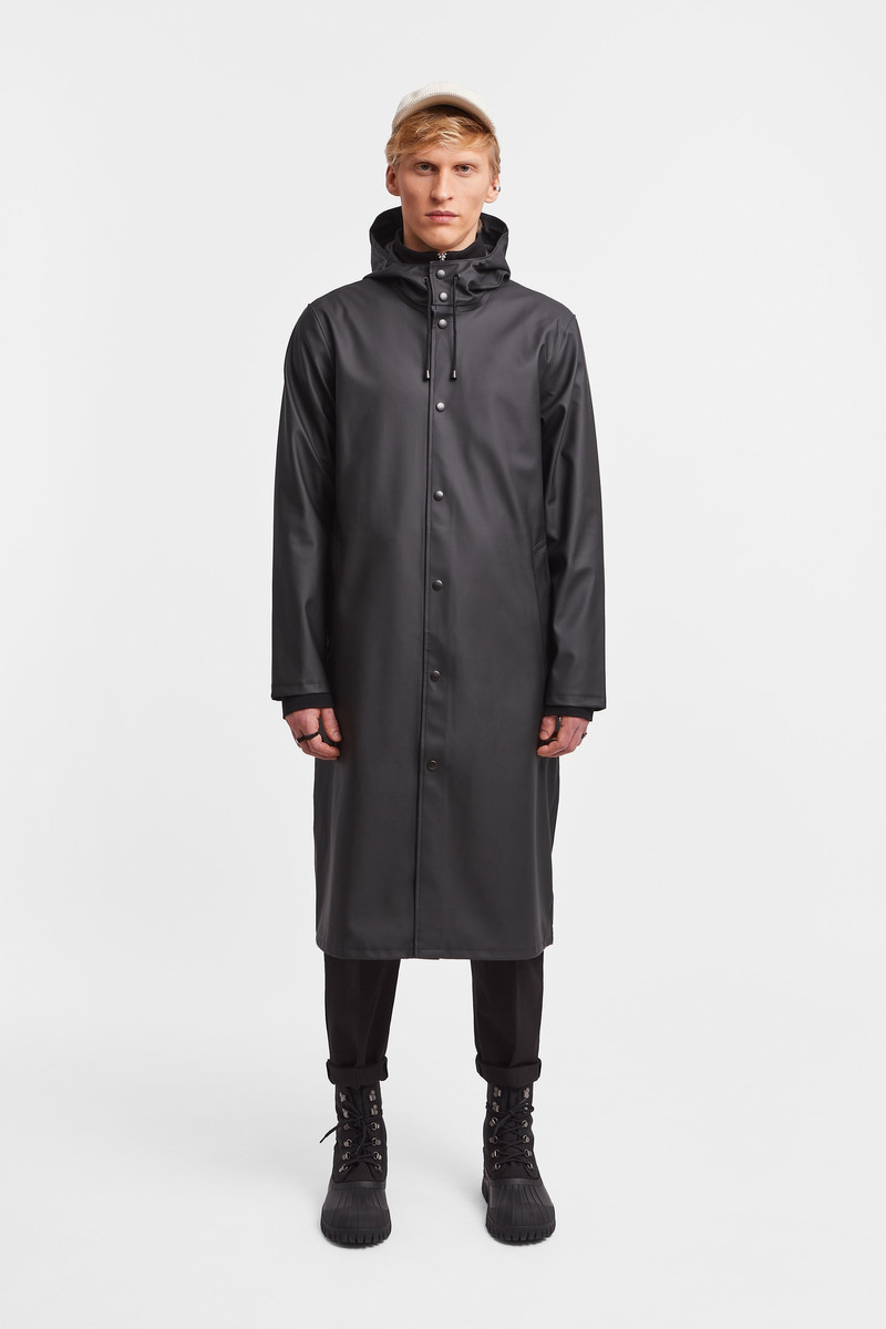Stutterheim Stockholm Long Print Raincoat Black outlook