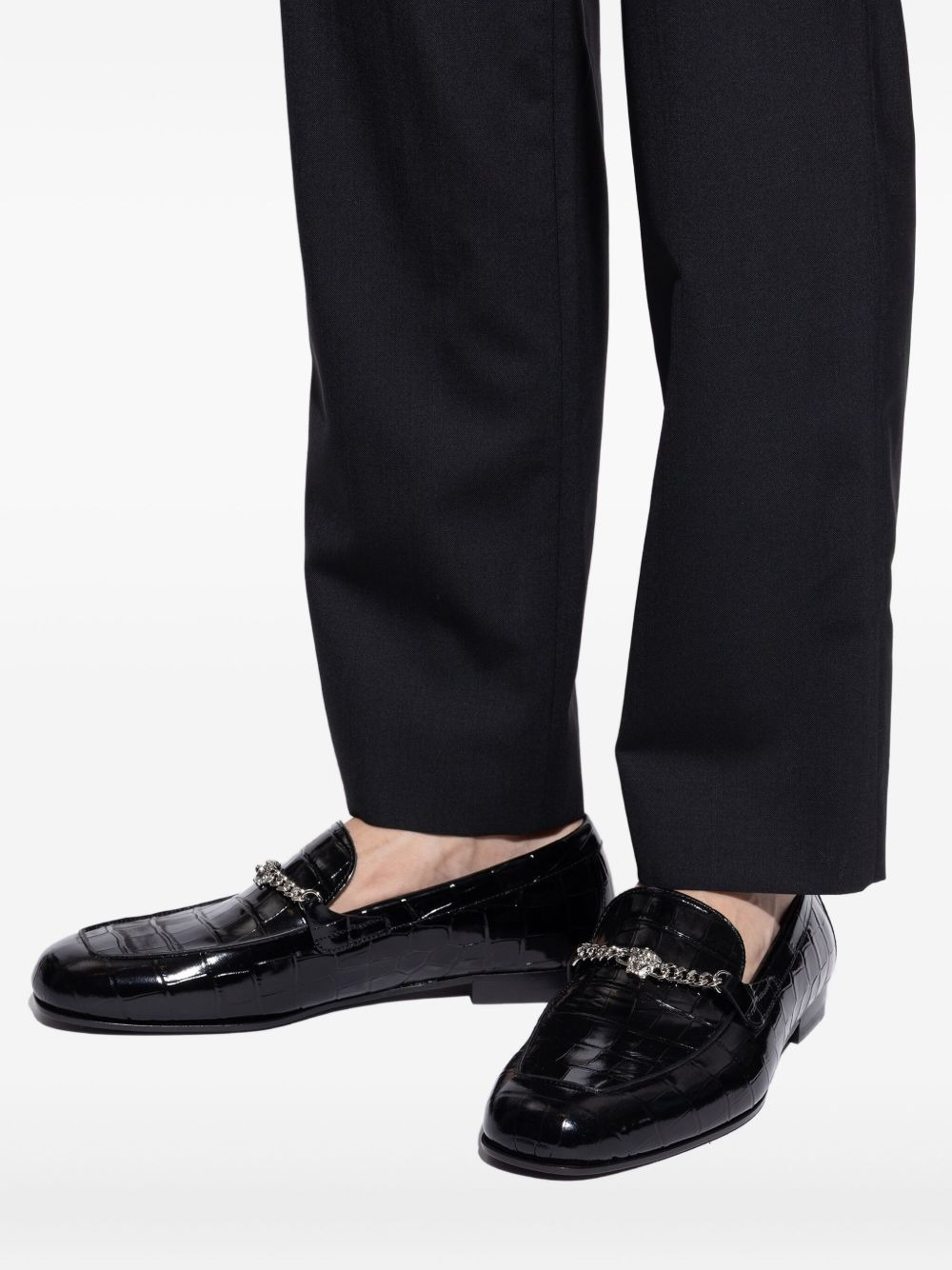 crocodile-embossed chain-detail loafers - 5
