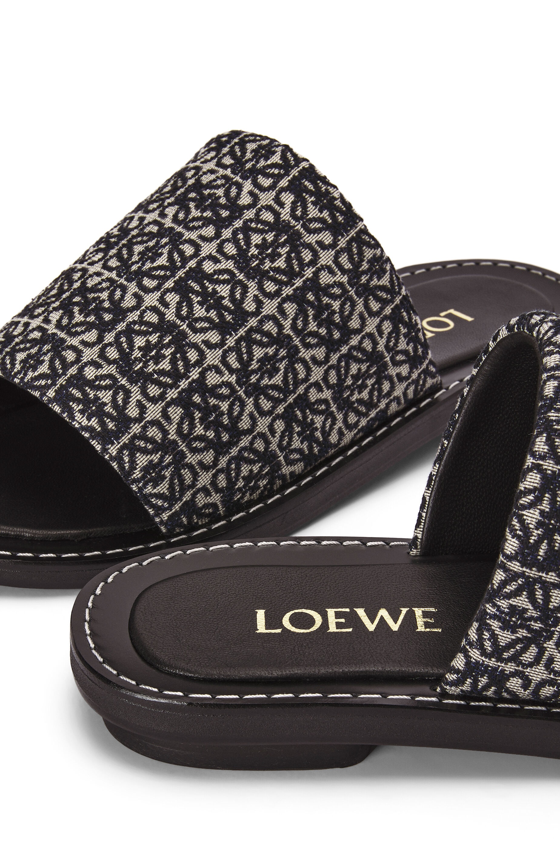 Slide in Anagram jacquard and calfskin - 4