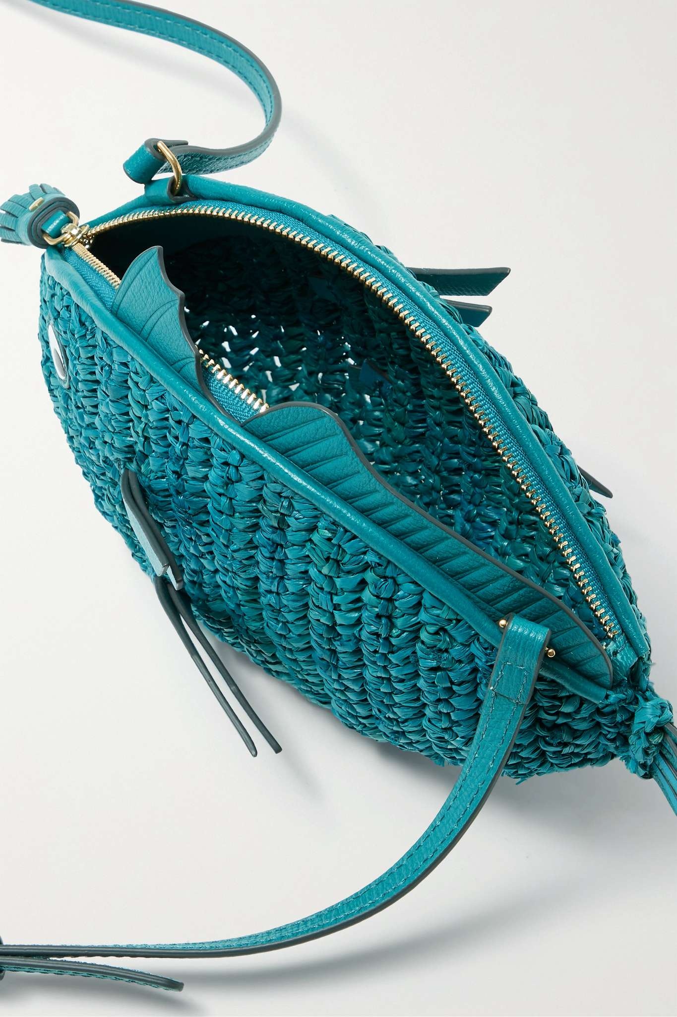 Fish leather-trimmed raffia shoulder bag - 5