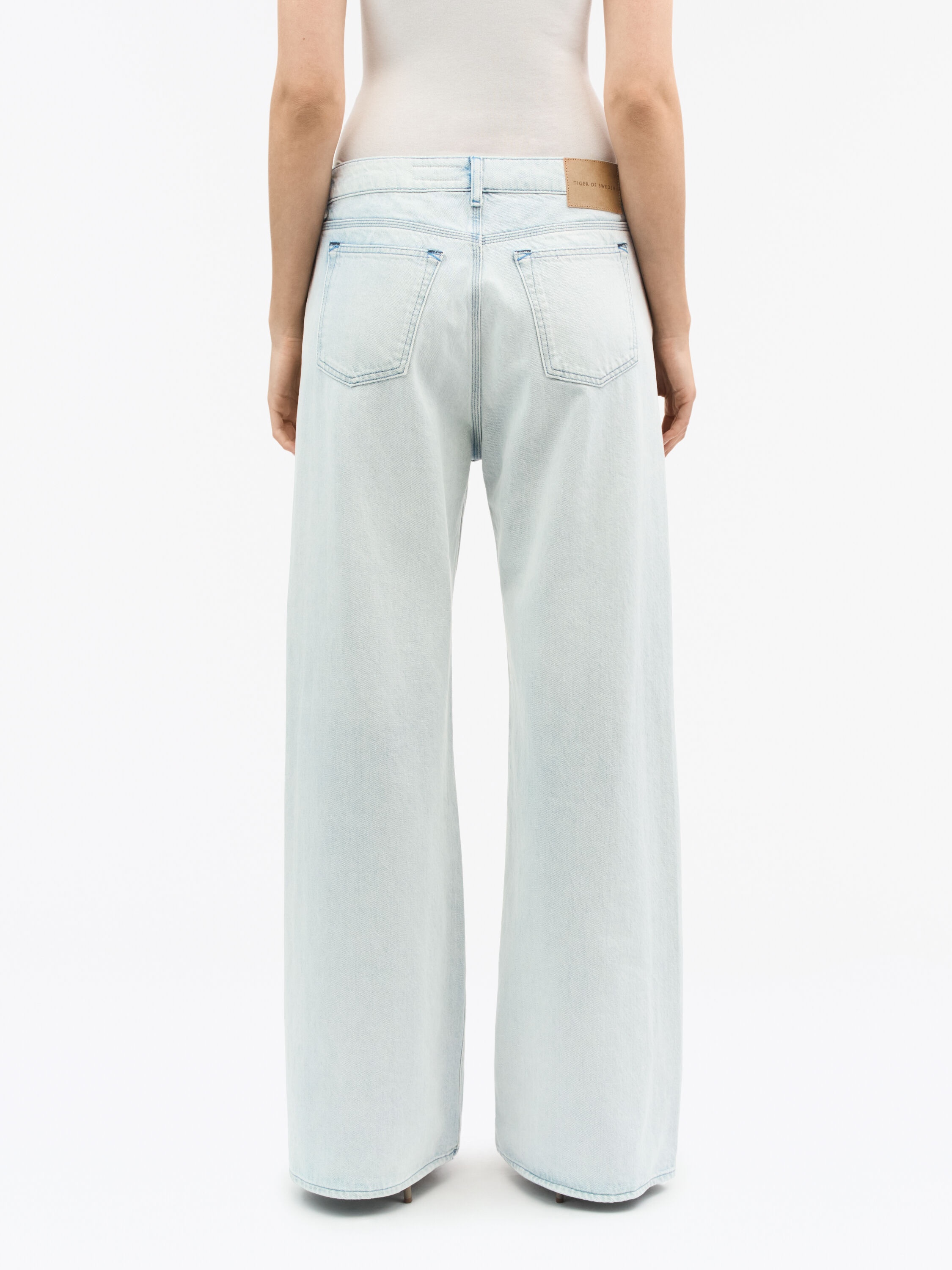 Loorna Wide Mid-rise Jeans - 5