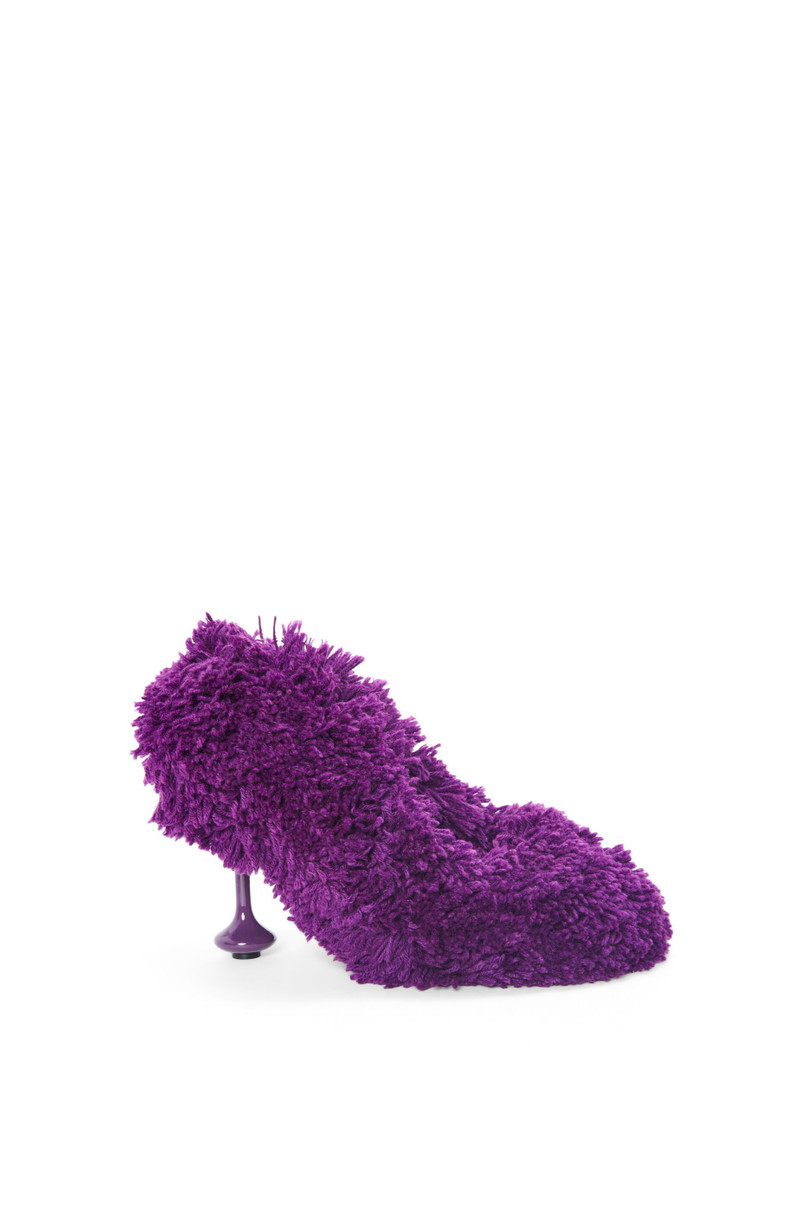 Toy pump in embroidered canvas 1