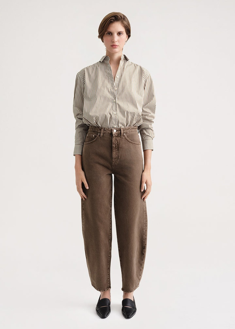 Totême Barrel leg denim washed chocolate outlook