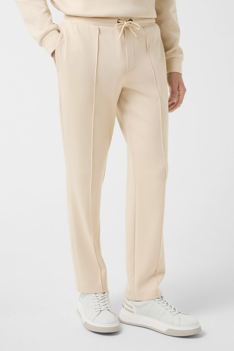 Sweatpants Stan in Cream 2