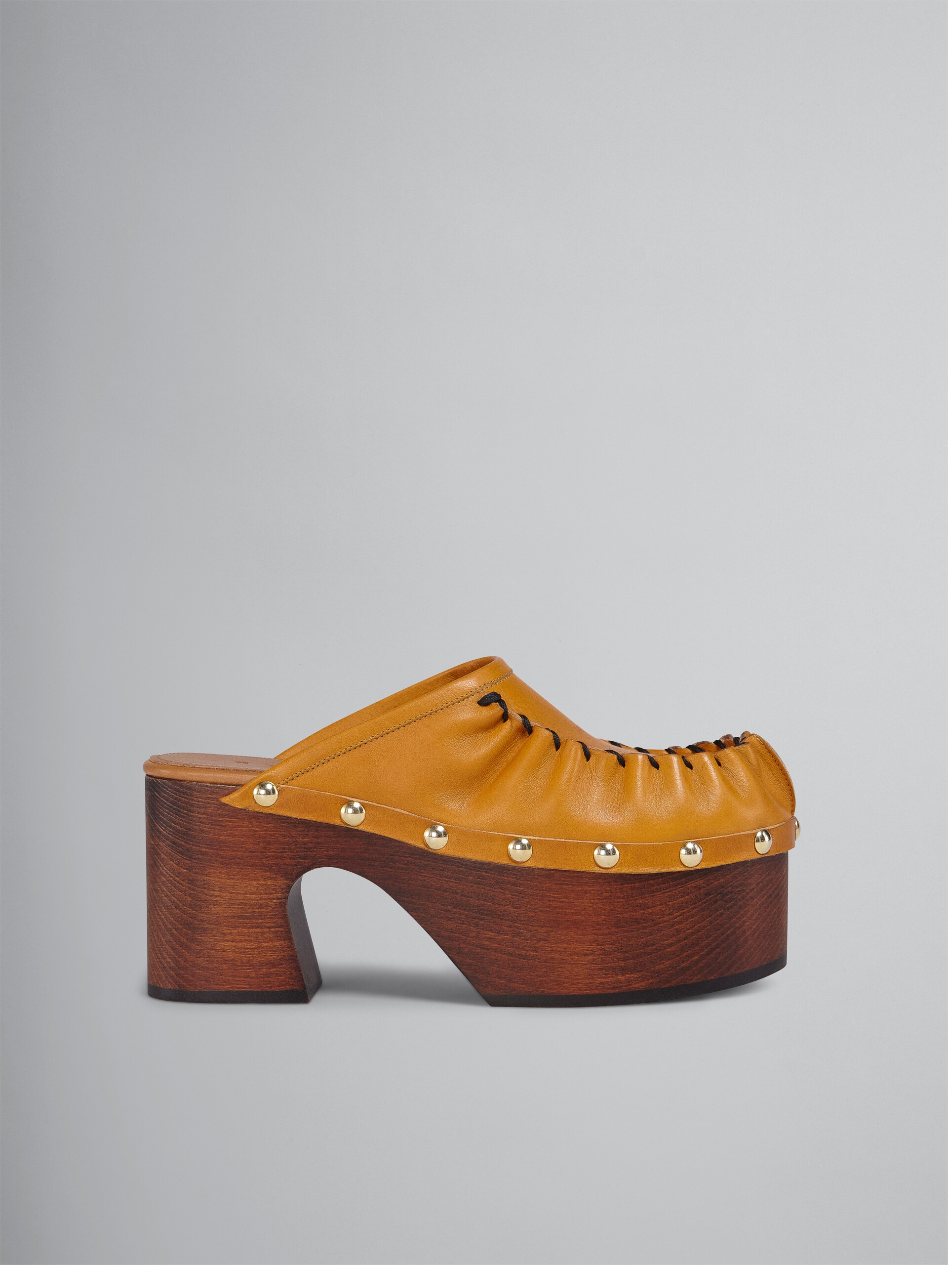 VEGETABLE-TANNED LEATHER SABOT - 1