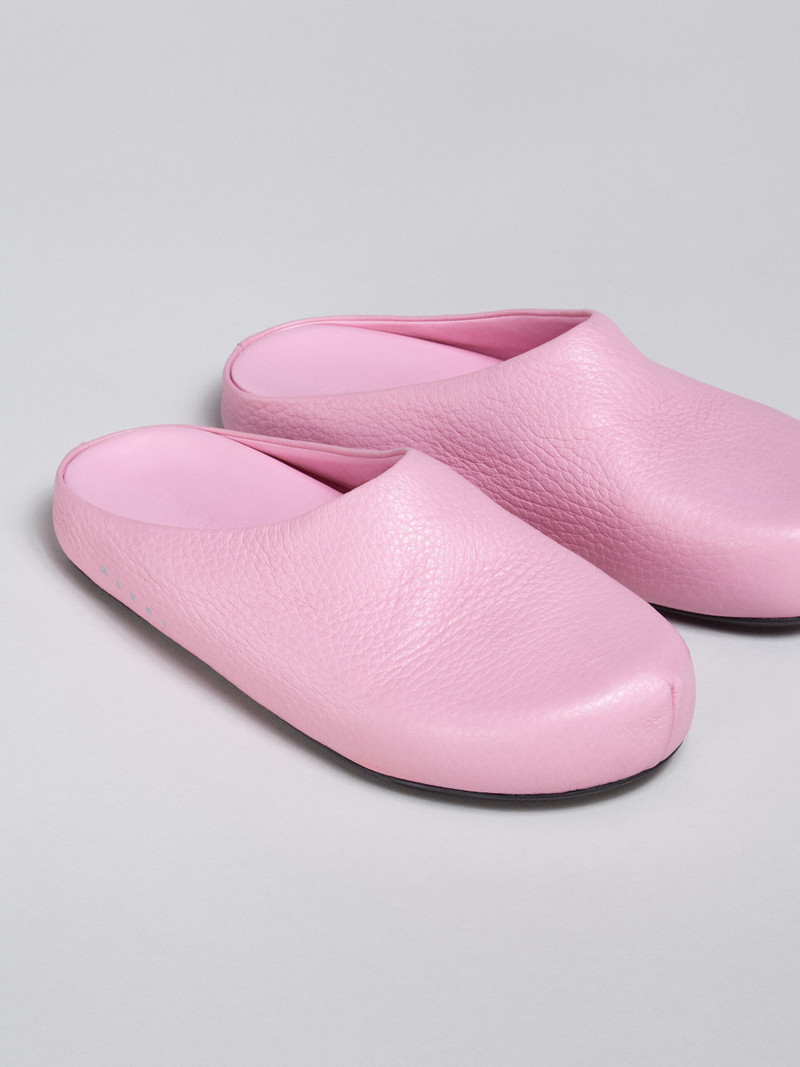 PINK LEATHER FUSSBETT SABOT 5