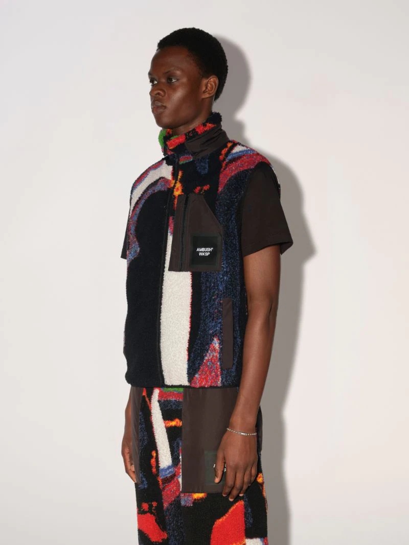 faux-shearling graphic-print gilet - 6