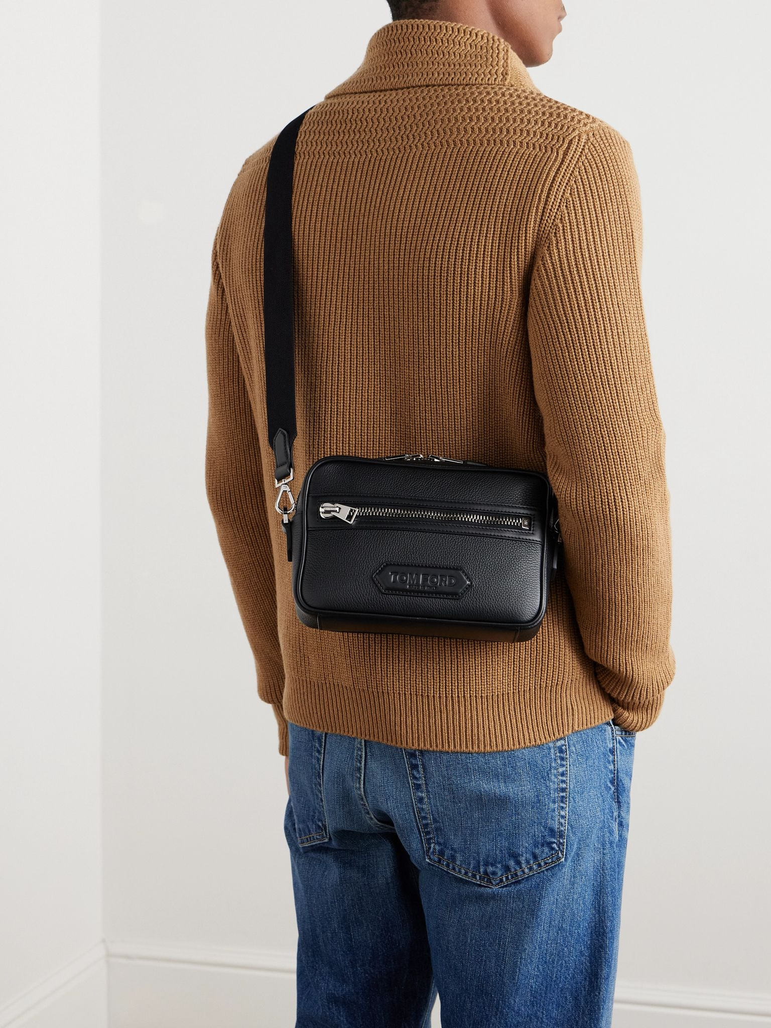 Logo-Appliquéd Full-Grain Leather Messenger Bag Black - 2