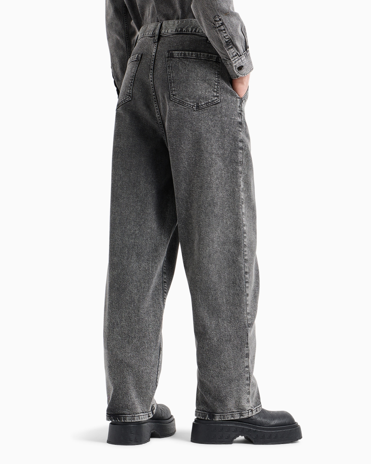 Garment-treated denim jeans with darts - 3