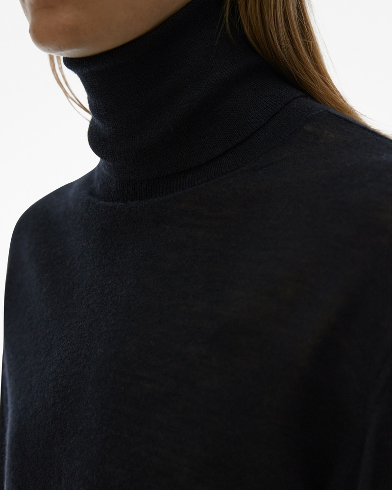 CUT-OUT TURTLENECK SWEATER 6