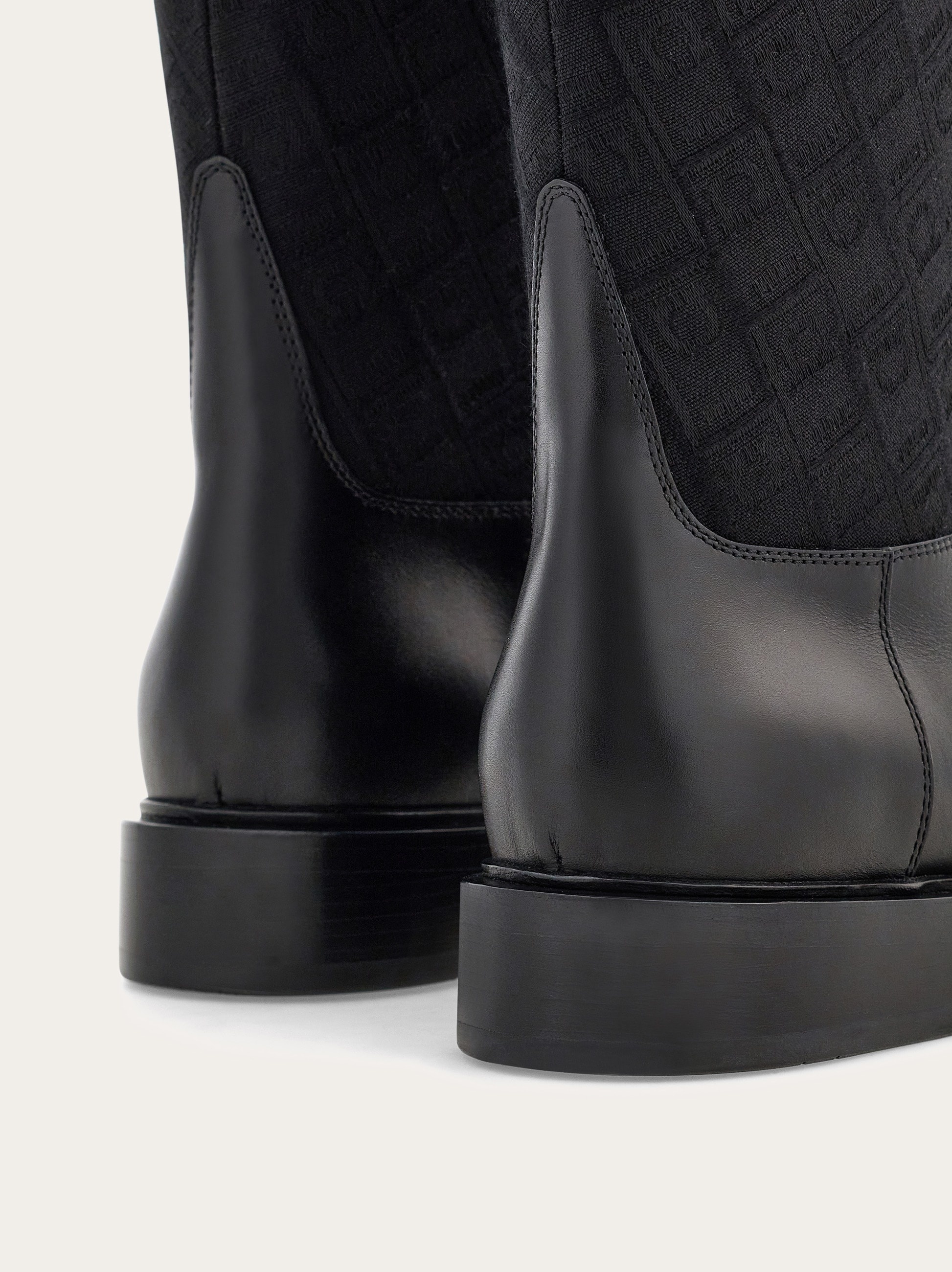Hug buckle boot - 8