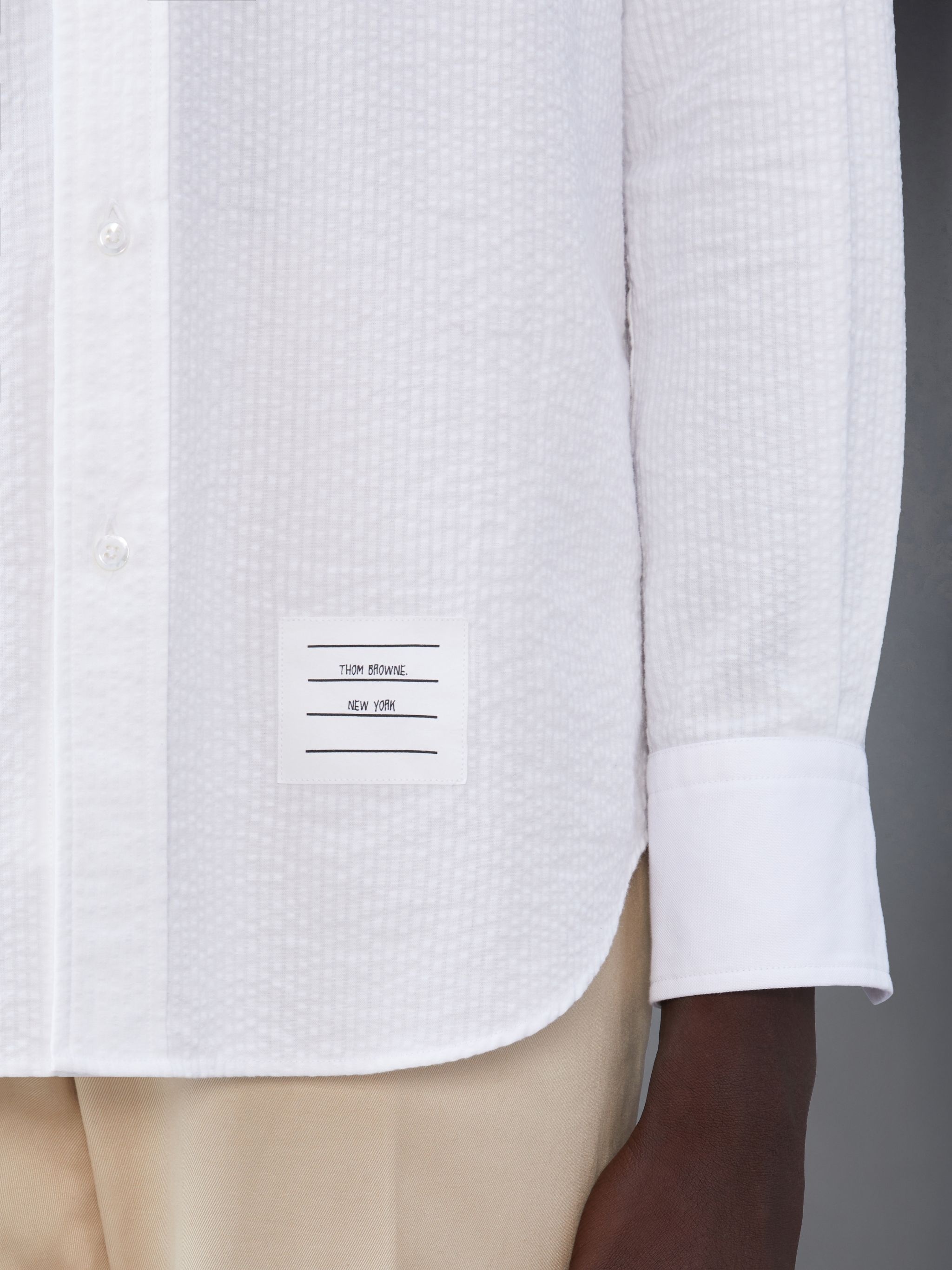 armband-detail seersucker cotton shirt - 6