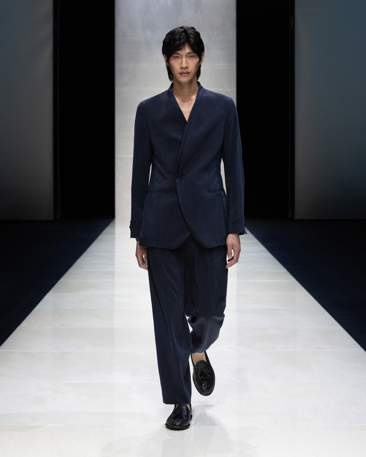 UPTON LINE SILK-BLEND TUXEDO JACKET - 6