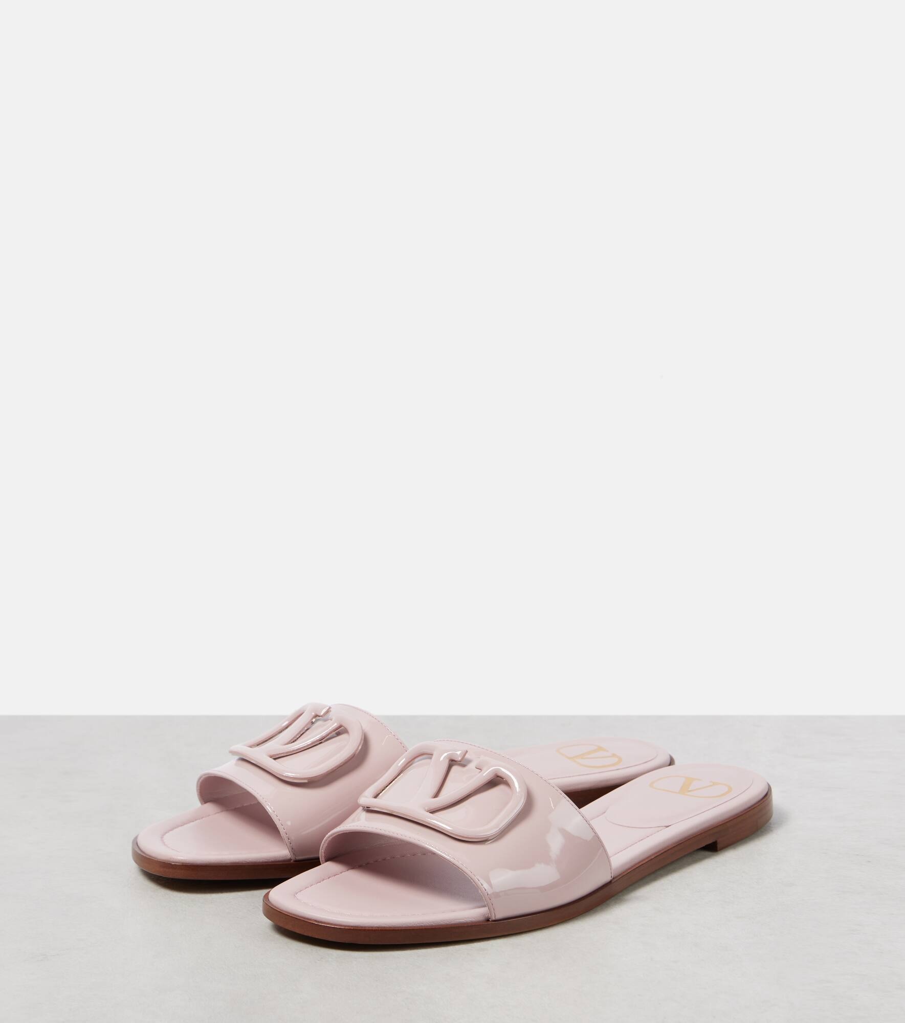 VLogo patent leather slides - 4