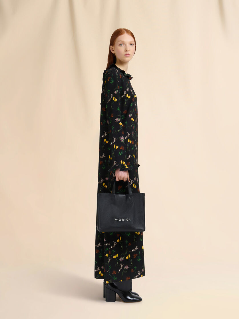 BLACK LEATHER MUSEO SOFT TOTE BAG WITH MARNI SYMBOL EMBROIDERY - 2