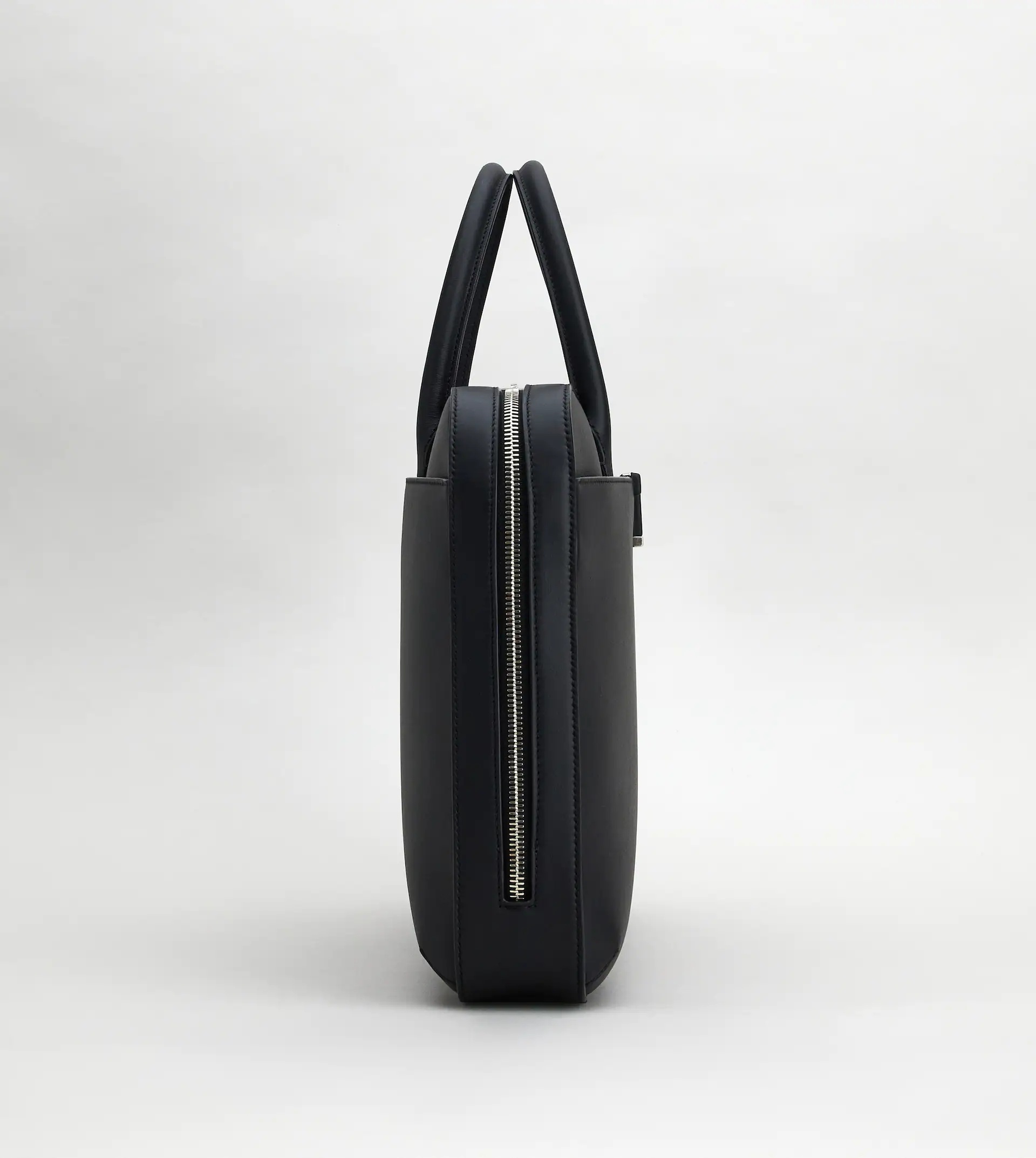 TIMELESS BRIEFCASE IN LEATHER MEDIUM - BLACK - 2