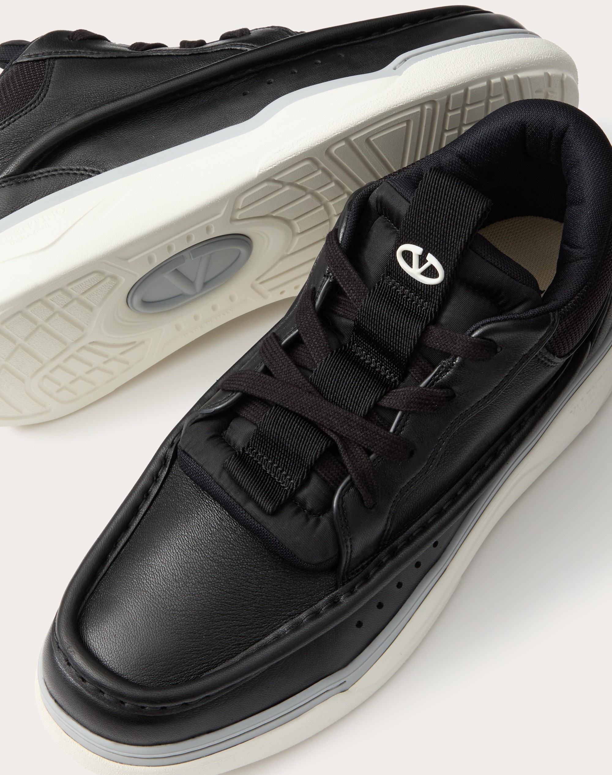 【関税込み】VALENTINO Runboot sneakers in leather and mesh Valentino Garavani Mid-top Runboot black sneakers – SLEEKEO
