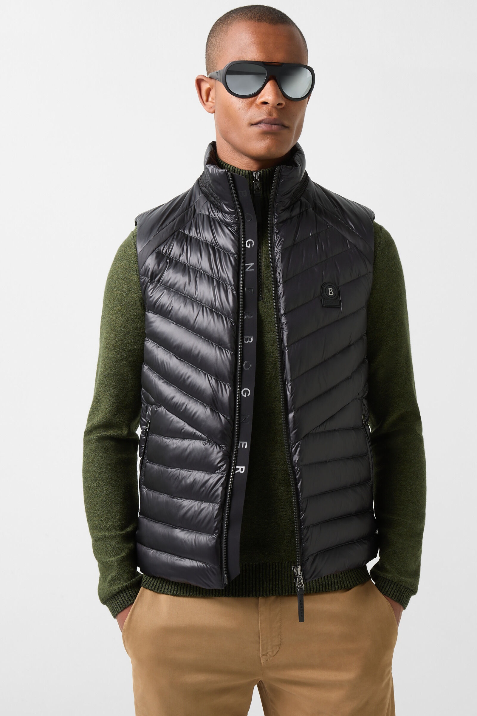 Lasse Lightweight down gilet in Black - 2