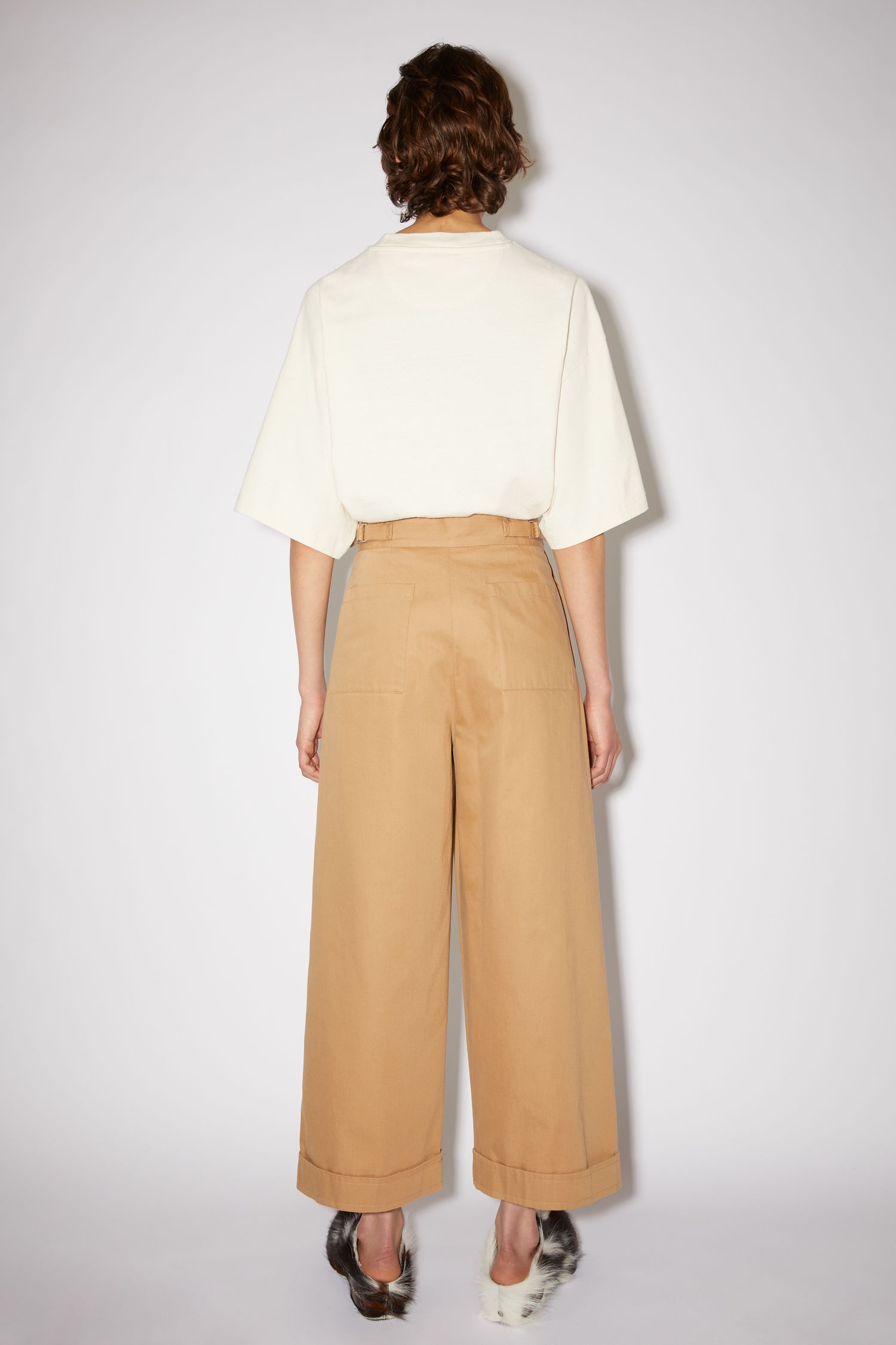 Wide-legged trousers - Camel brown - 3