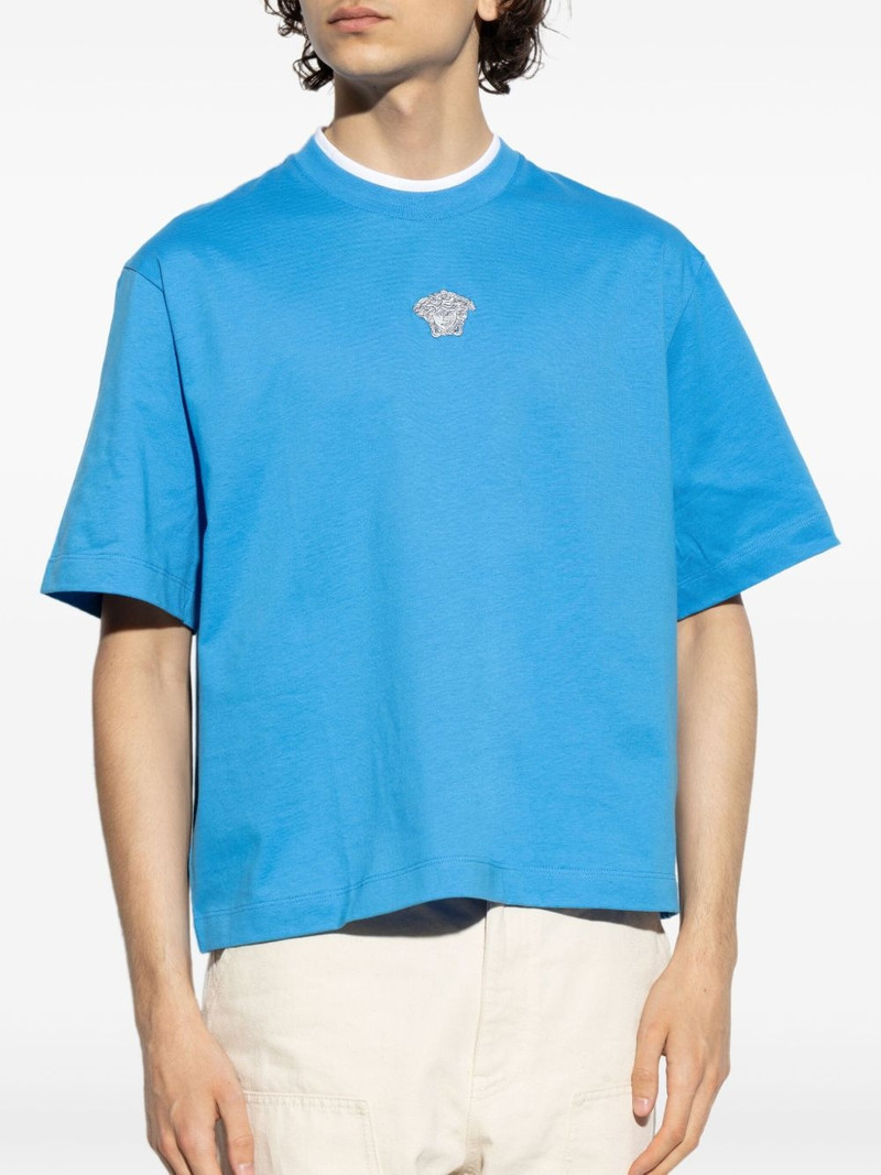 Medusa-embroidered T-shirt 3
