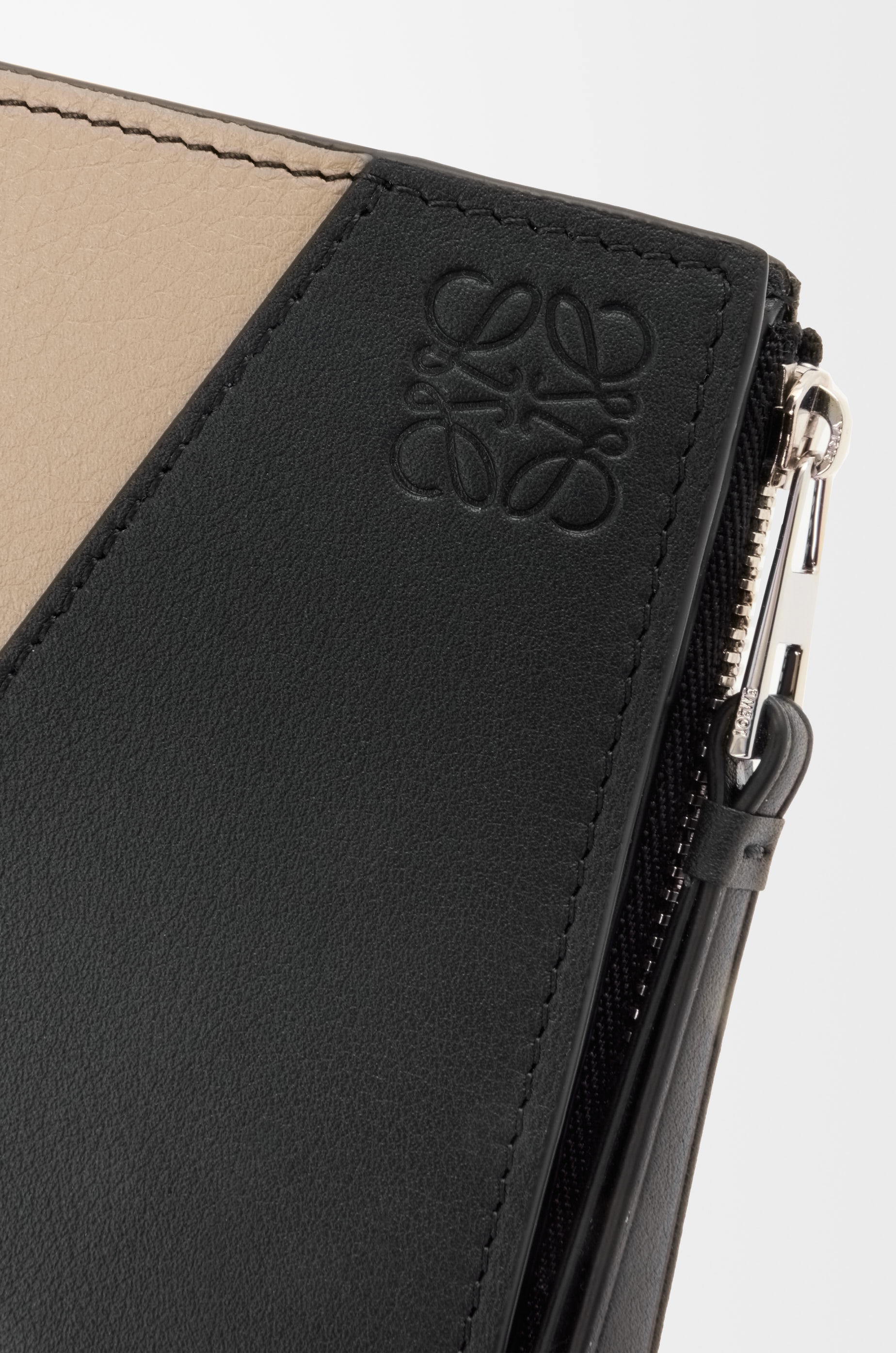 Puzzle slim compact wallet in classic calfskin - 5