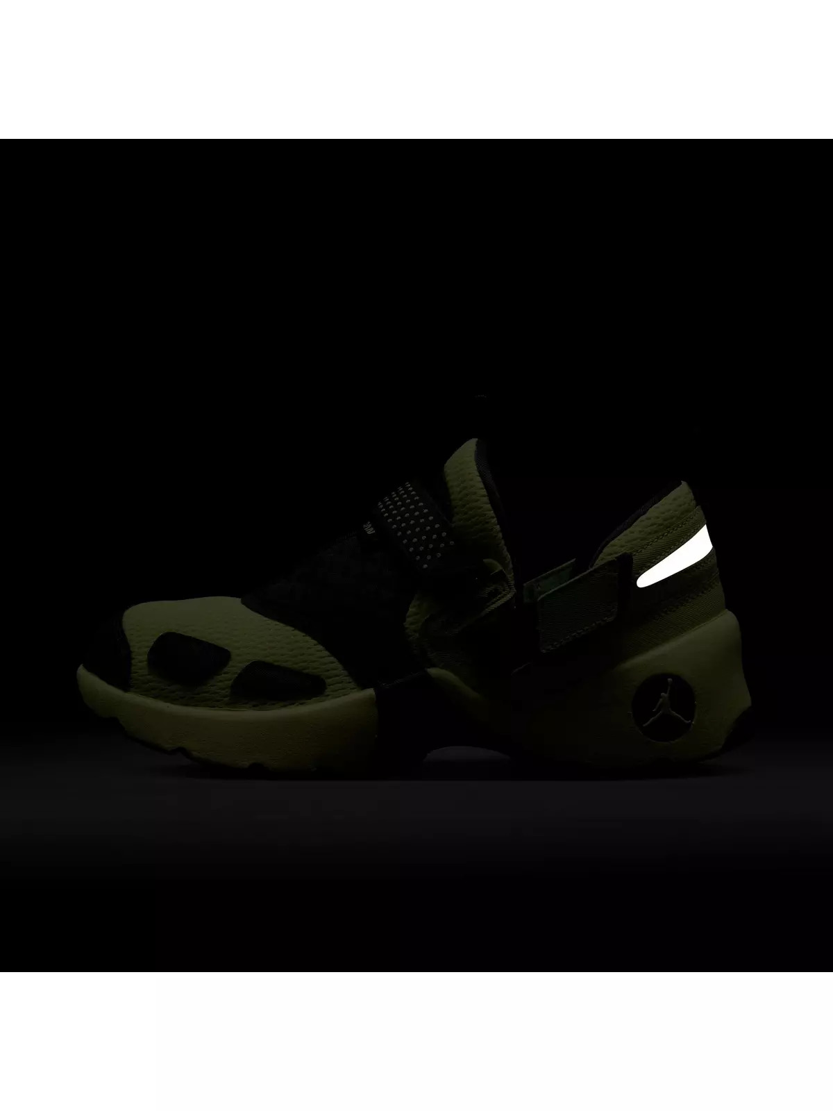 Trunner LX "Luminous Green" Women's Shoe - 8