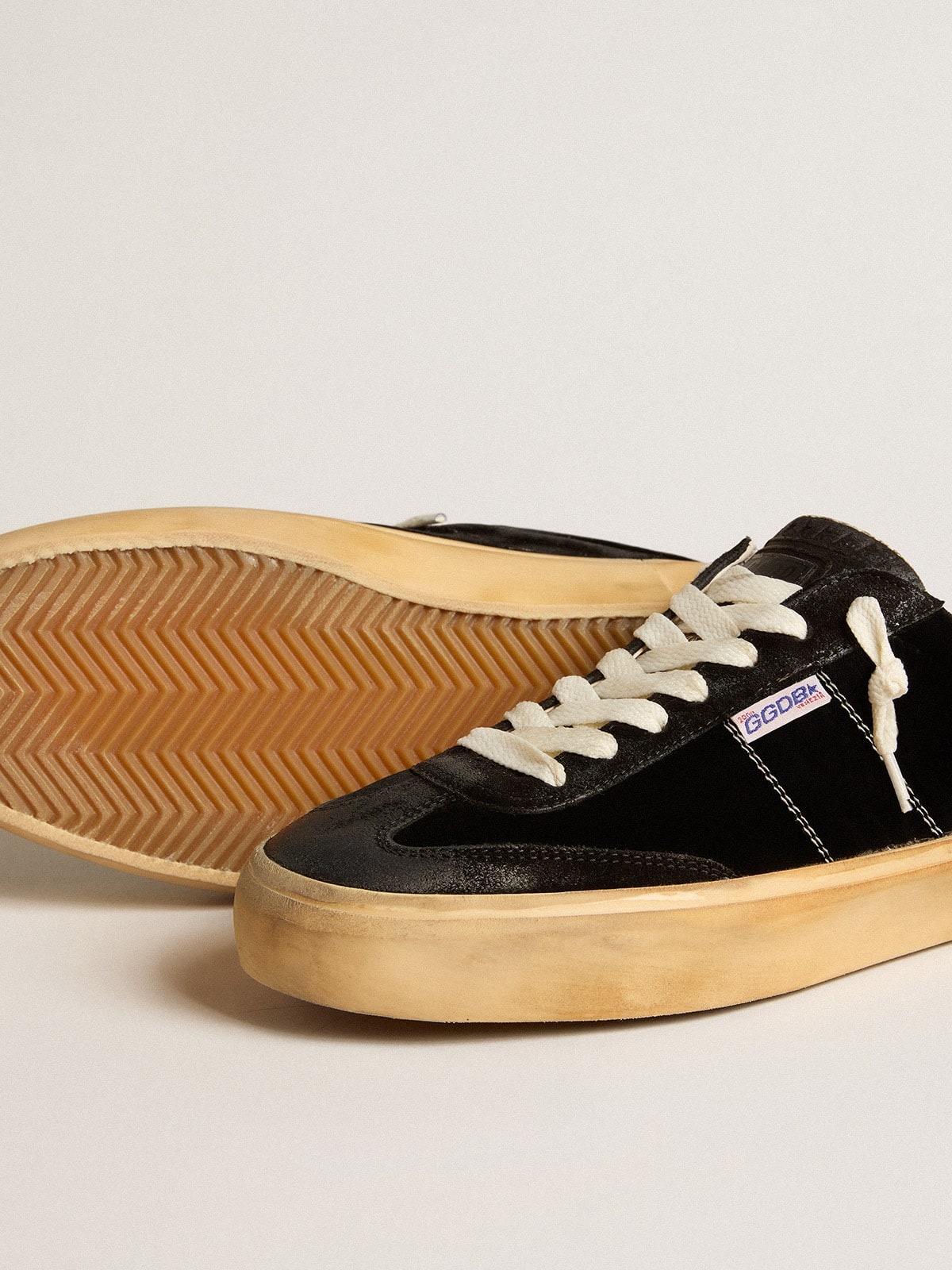 Soul Star in black velvet with white leather heel tab - 4
