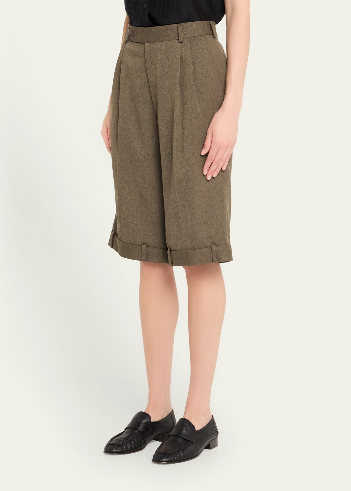 Upside-Down Pleated Bermuda Shorts - 4
