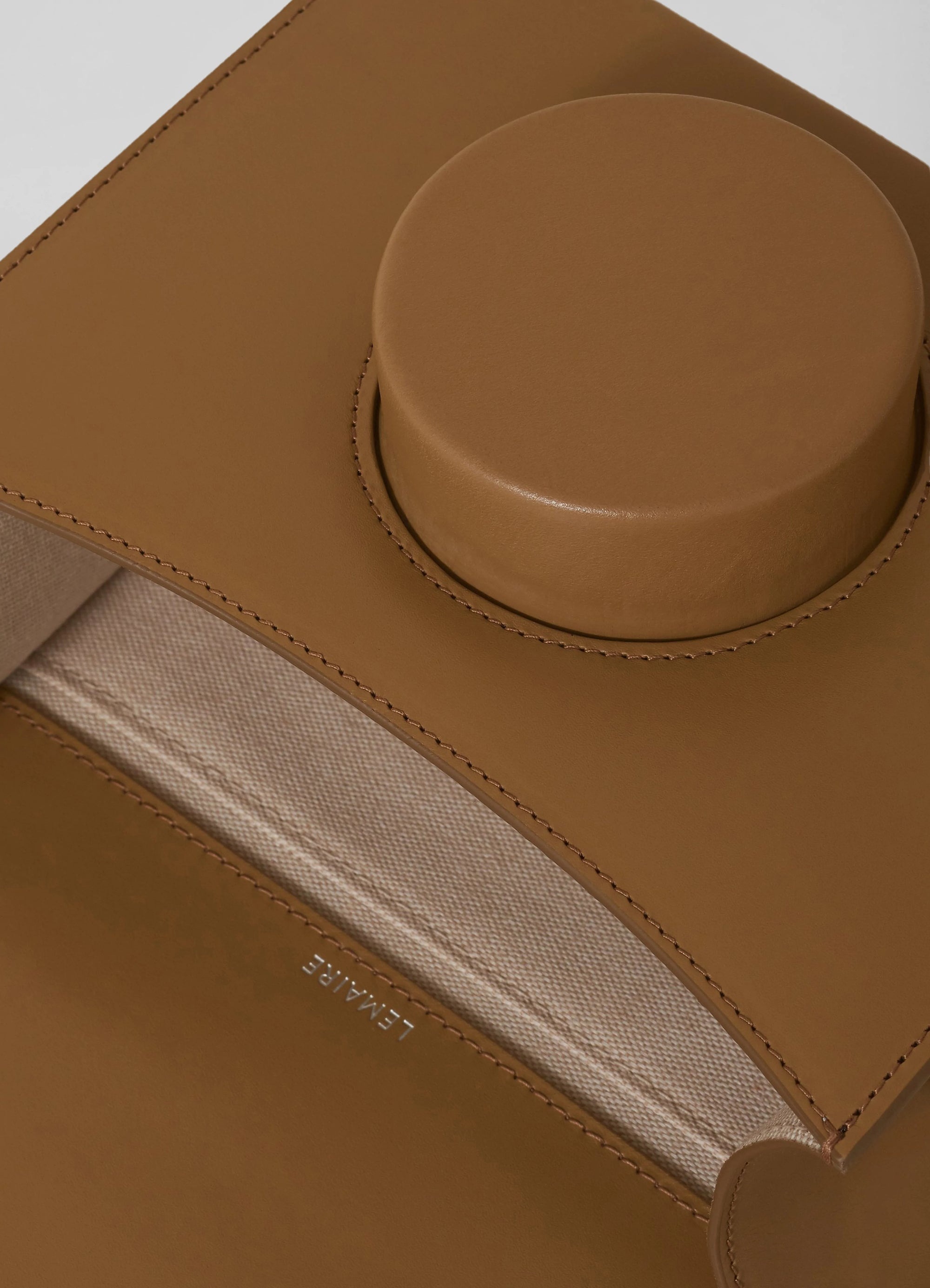 CAMERA BAG / ONLINE EXCLUSIVE
VEGETABLE-TANNED LEATHER - 4